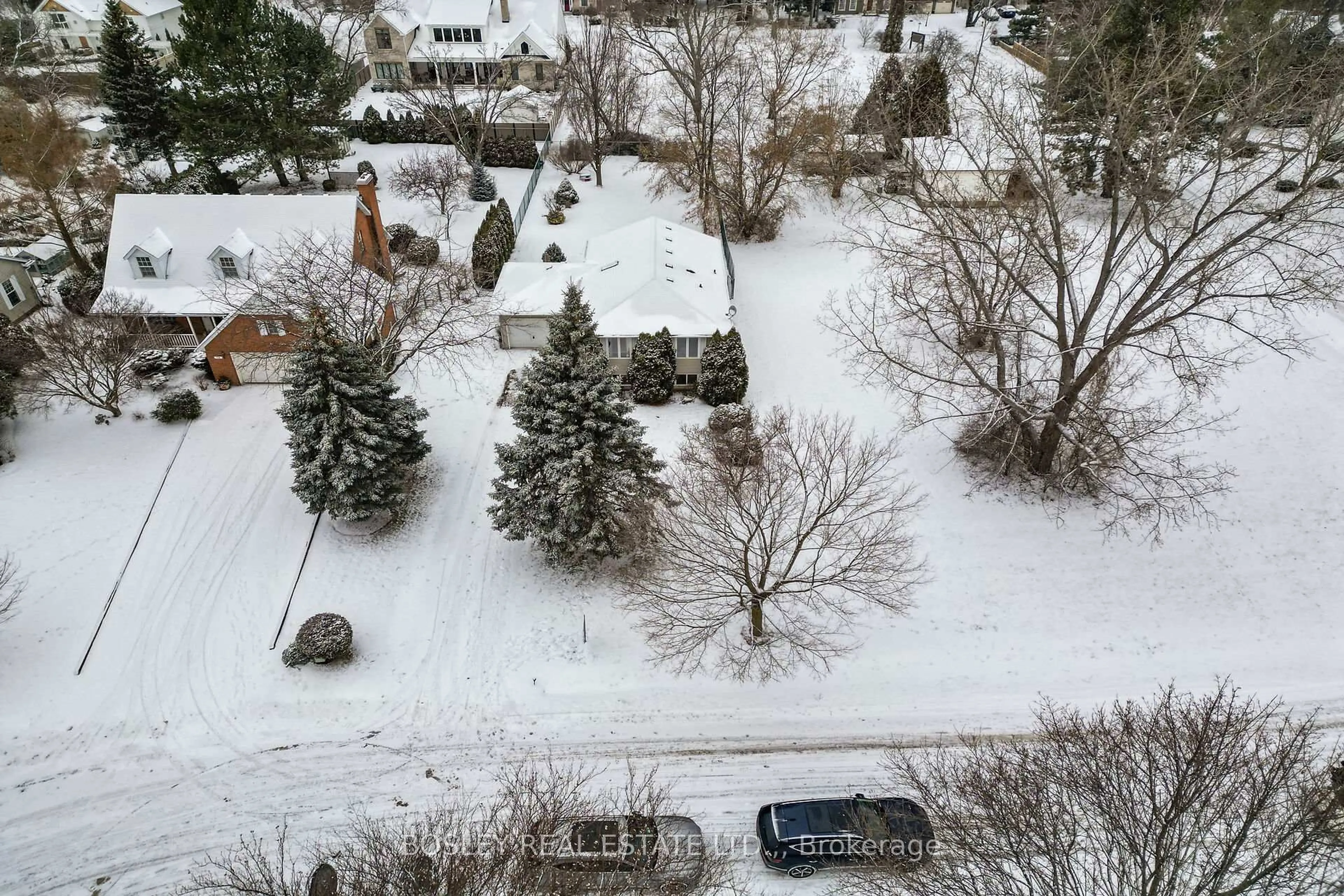 A pic from outside/outdoor area/front of a property/back of a property/a pic from drone, street for 72 Flynn St, Niagara-on-the-Lake Ontario L0S 1J0