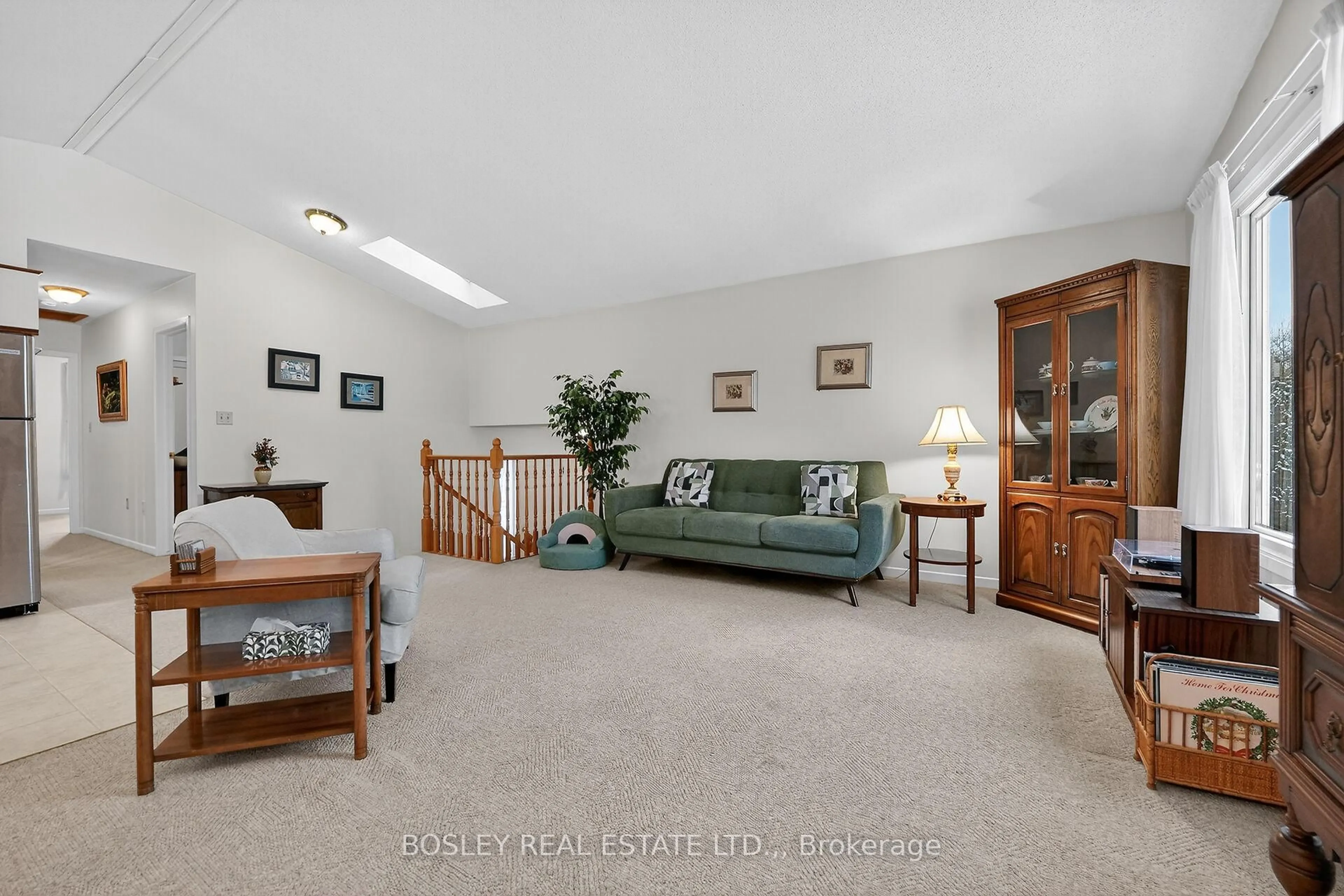 Living room with furniture, unknown for 72 Flynn St, Niagara-on-the-Lake Ontario L0S 1J0