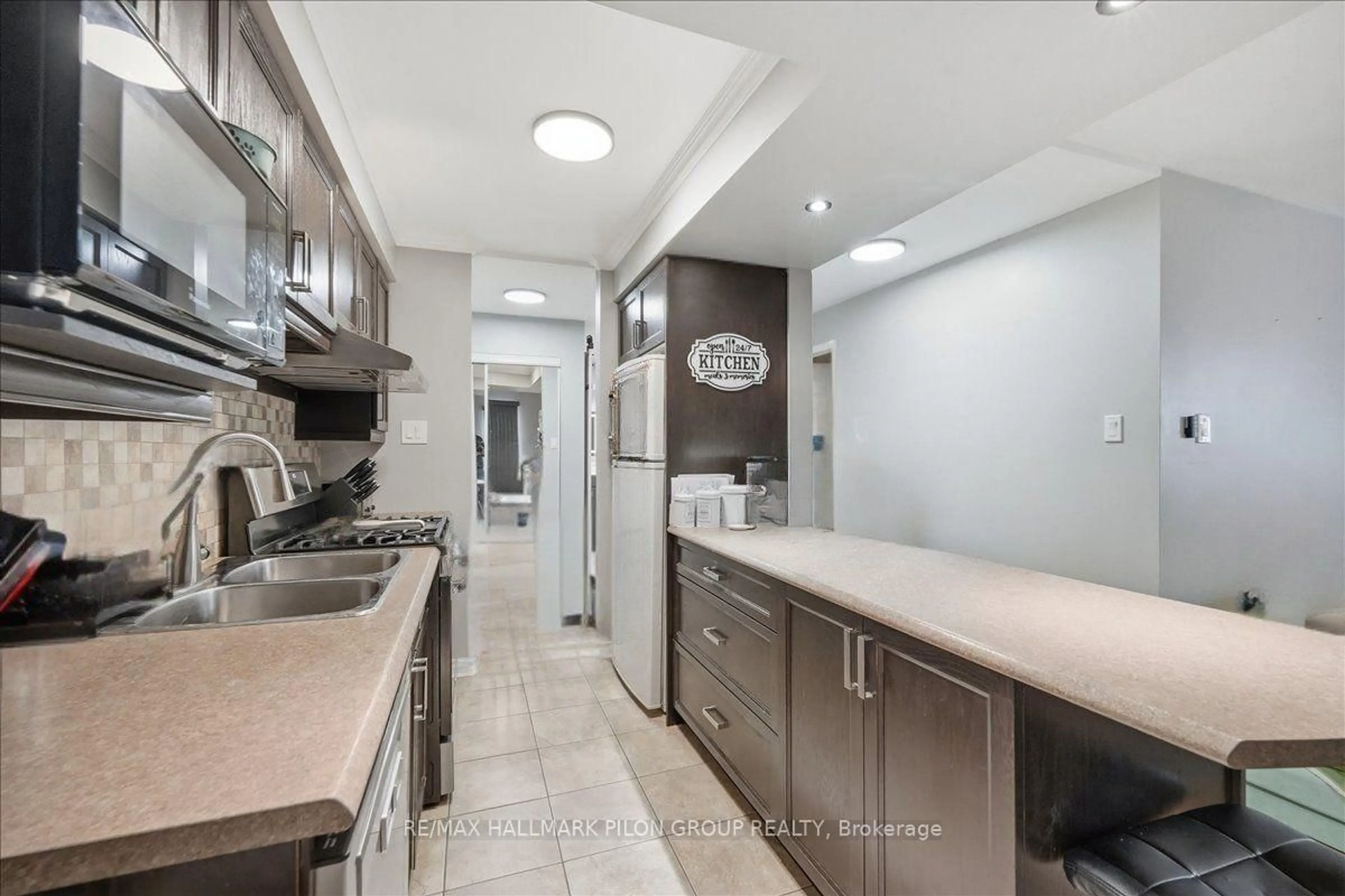 Unknown for 902 Notre Dame St #100, Russell Ontario K0A 1W0