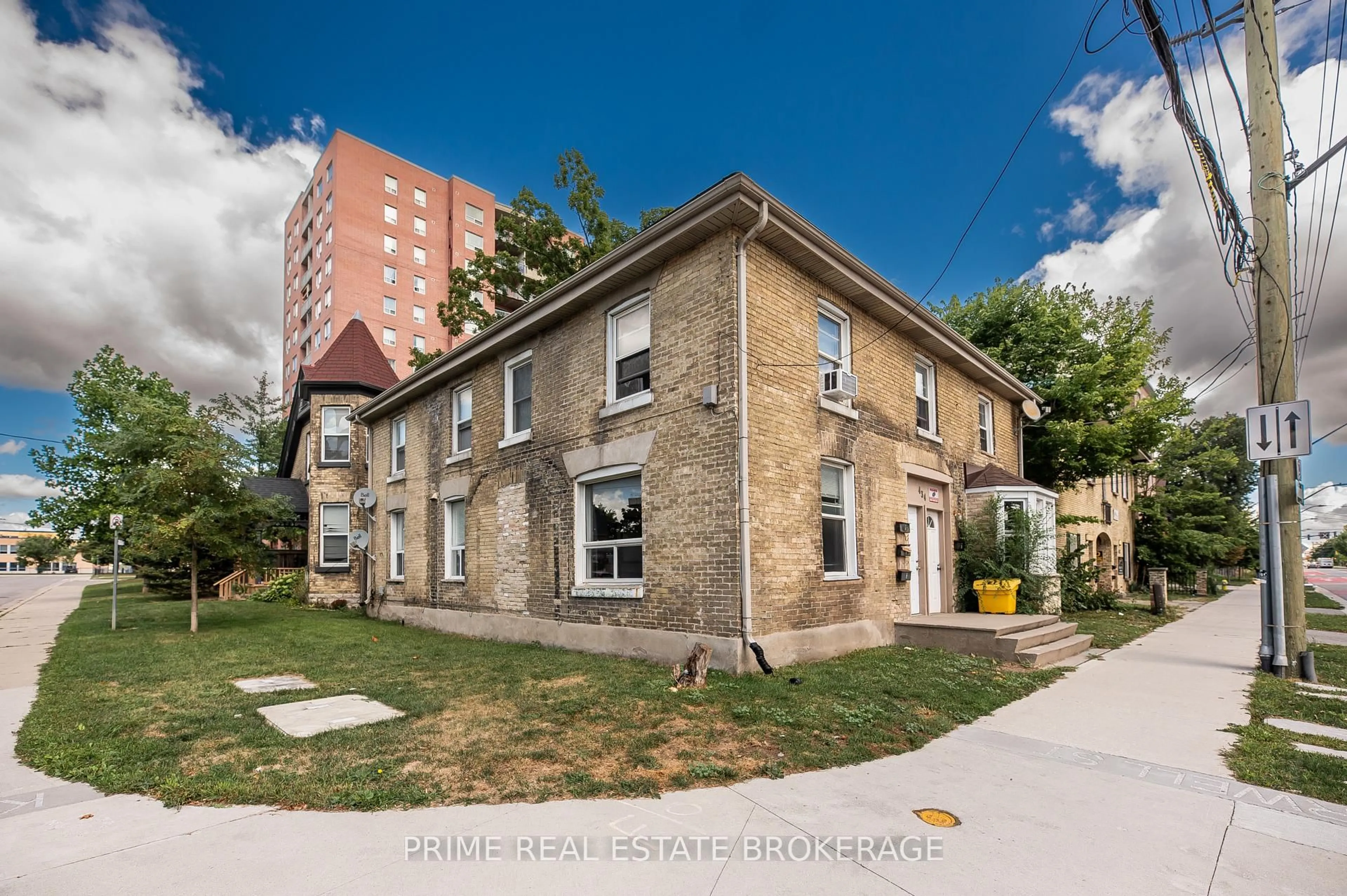 Home with brick exterior material, building for 376 Burwell St, London East Ontario N6B 2W2