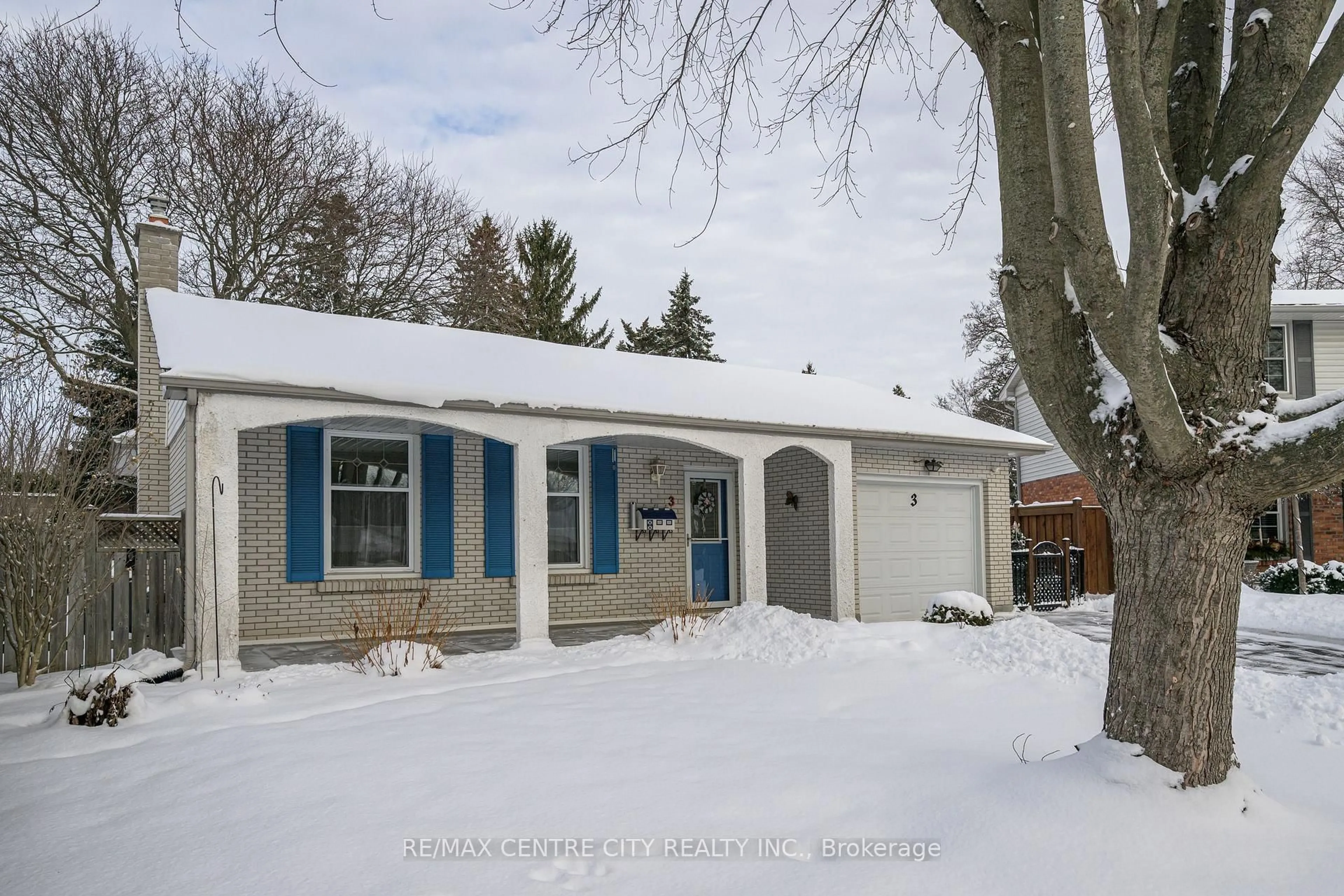 Home with vinyl exterior material, street for 3 Kendall Crt, London North Ontario N5X 1E4