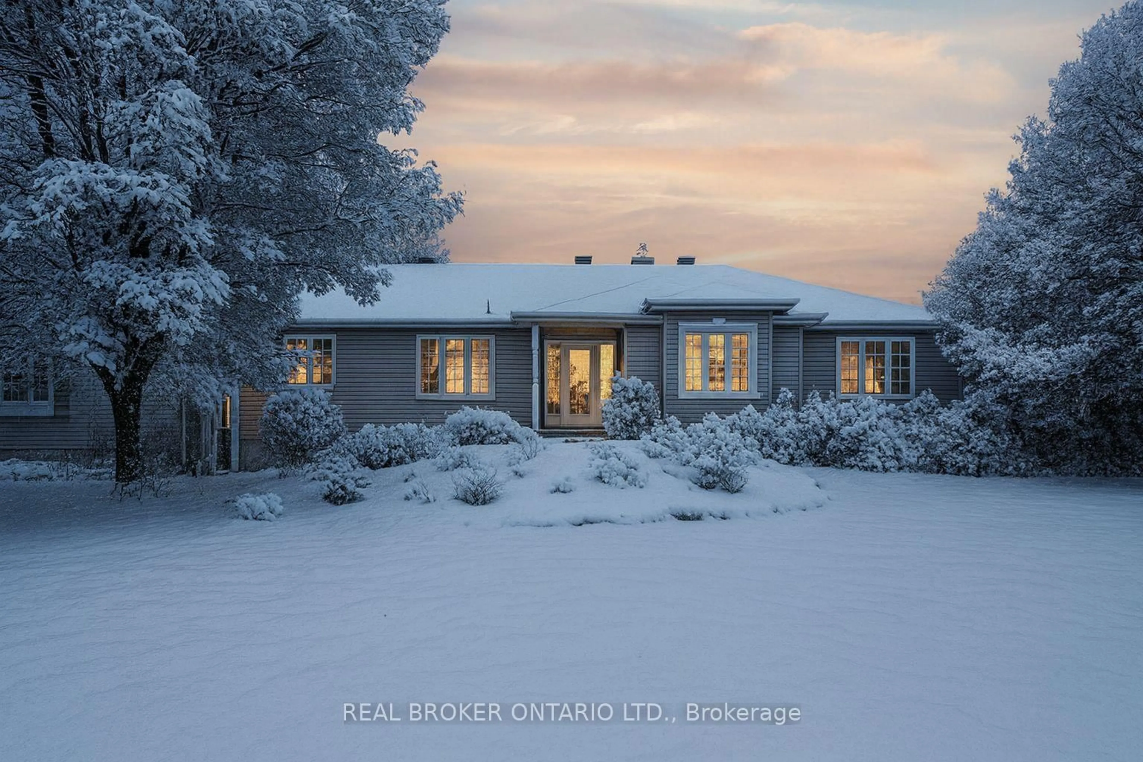 A pic from outside/outdoor area/front of a property/back of a property/a pic from drone, street for 3374 Greenland Rd, Ottawa Ontario K0A 1T0