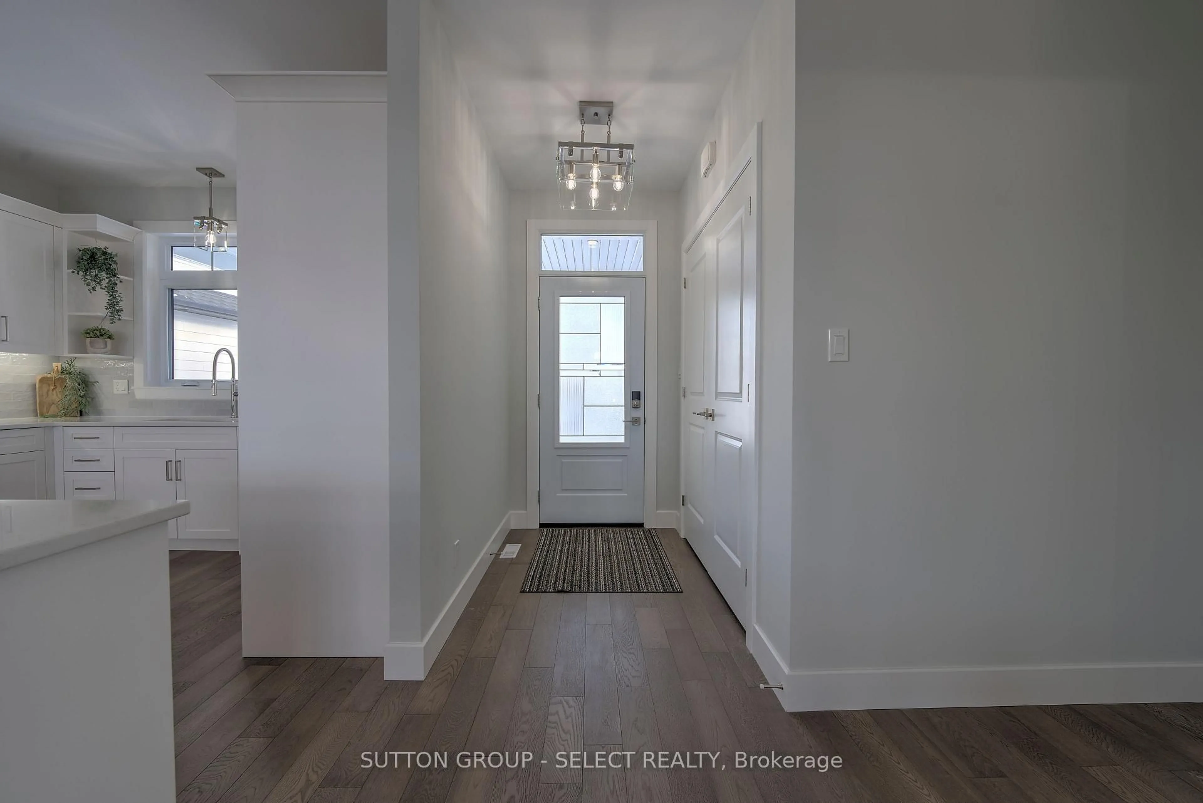 Indoor entryway for 19 Lois Crt, Lambton Shores Ontario N0M 1T0