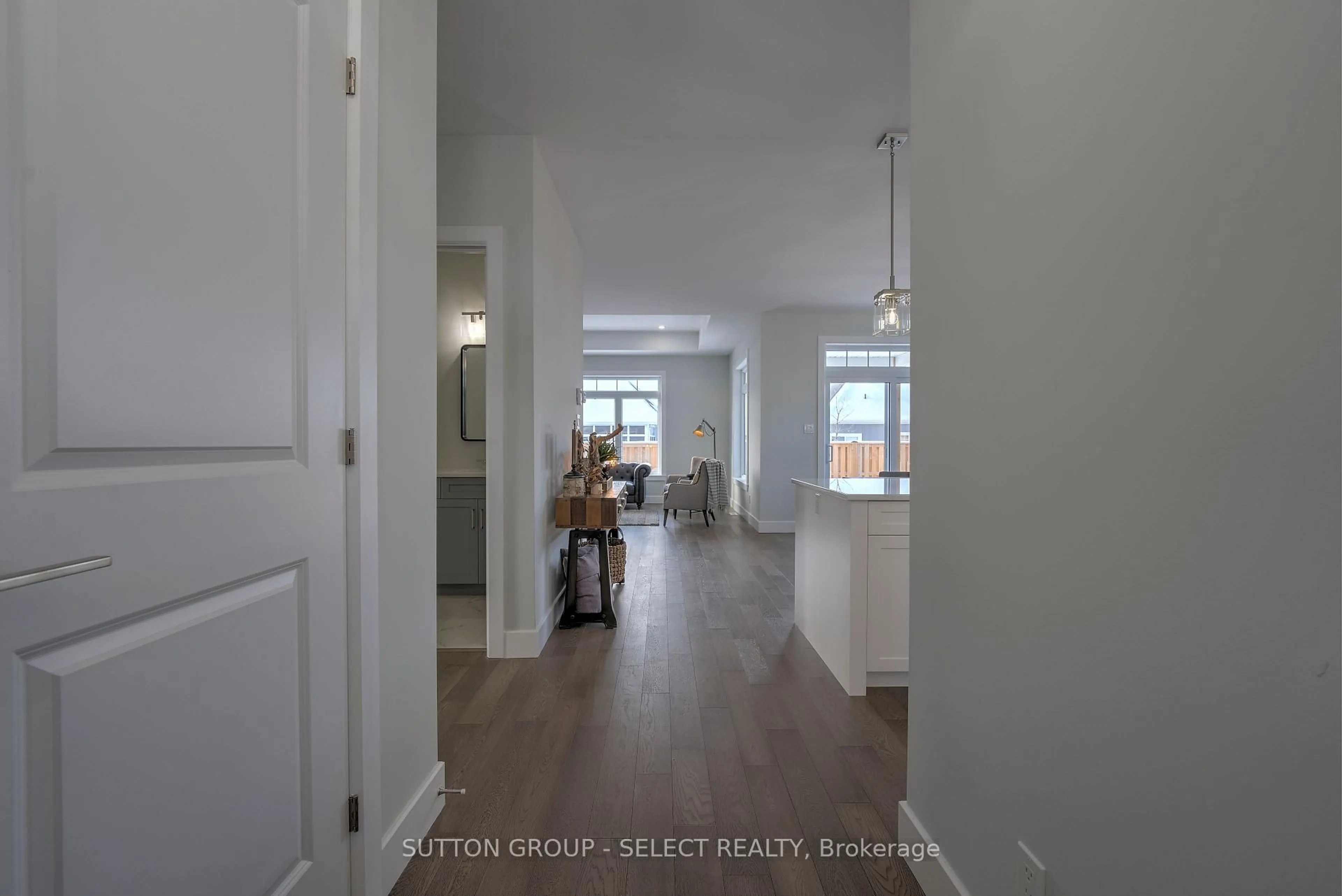 Indoor entryway for 19 Lois Crt, Lambton Shores Ontario N0M 1T0