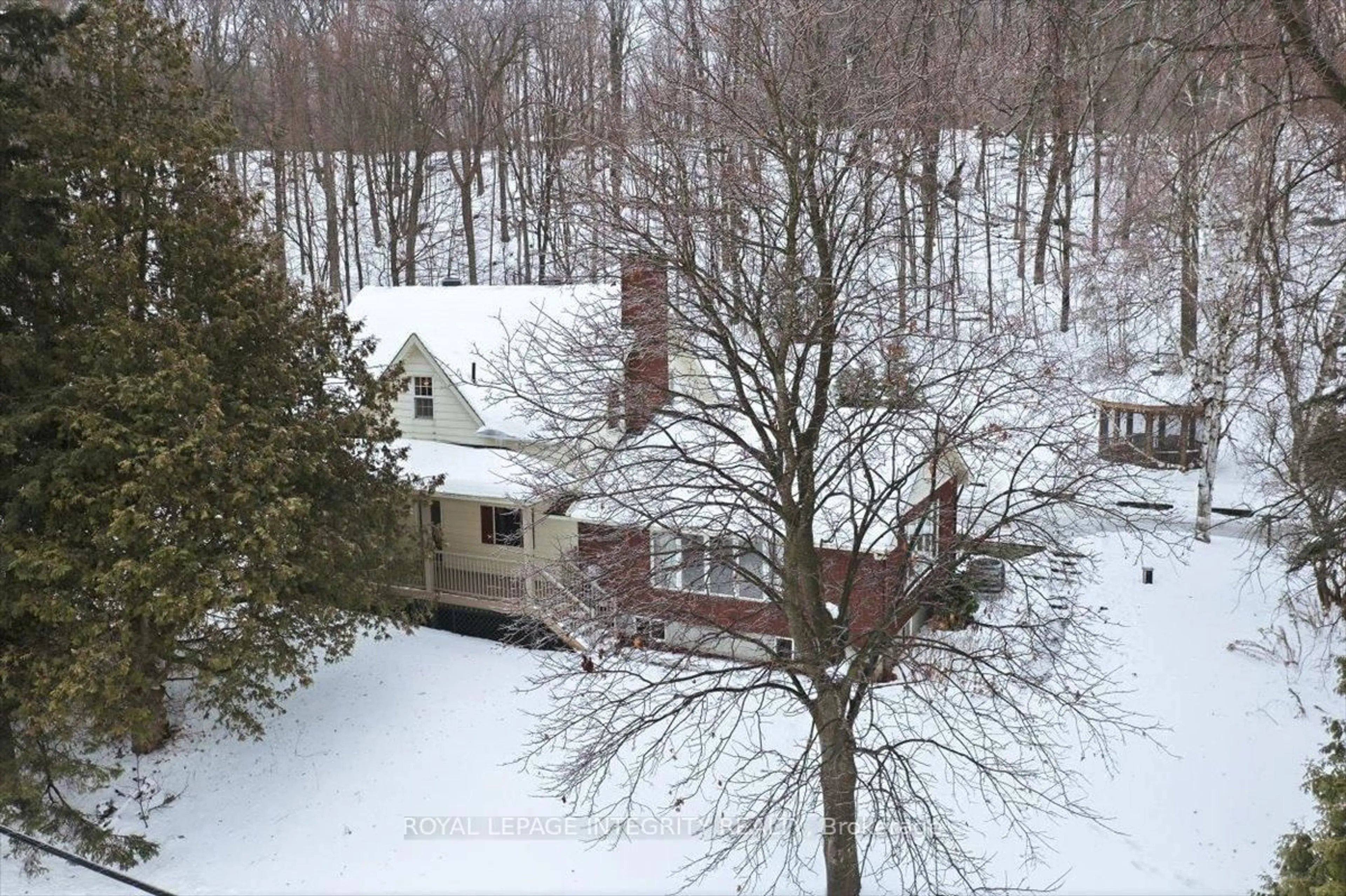 A pic from outside/outdoor area/front of a property/back of a property/a pic from drone, unknown for 1814 Old Montreal Rd, Ottawa Ontario K4C 1G8