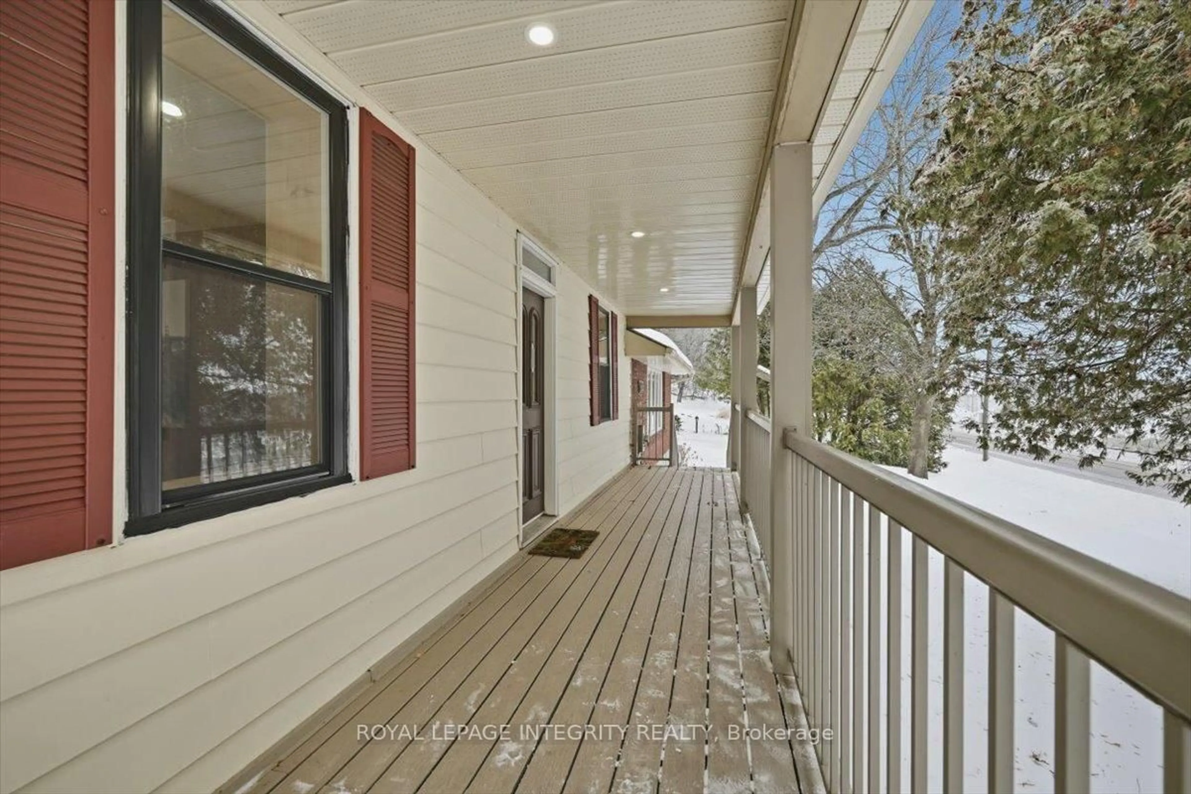 Patio, street for 1814 Old Montreal Rd, Ottawa Ontario K4C 1G8