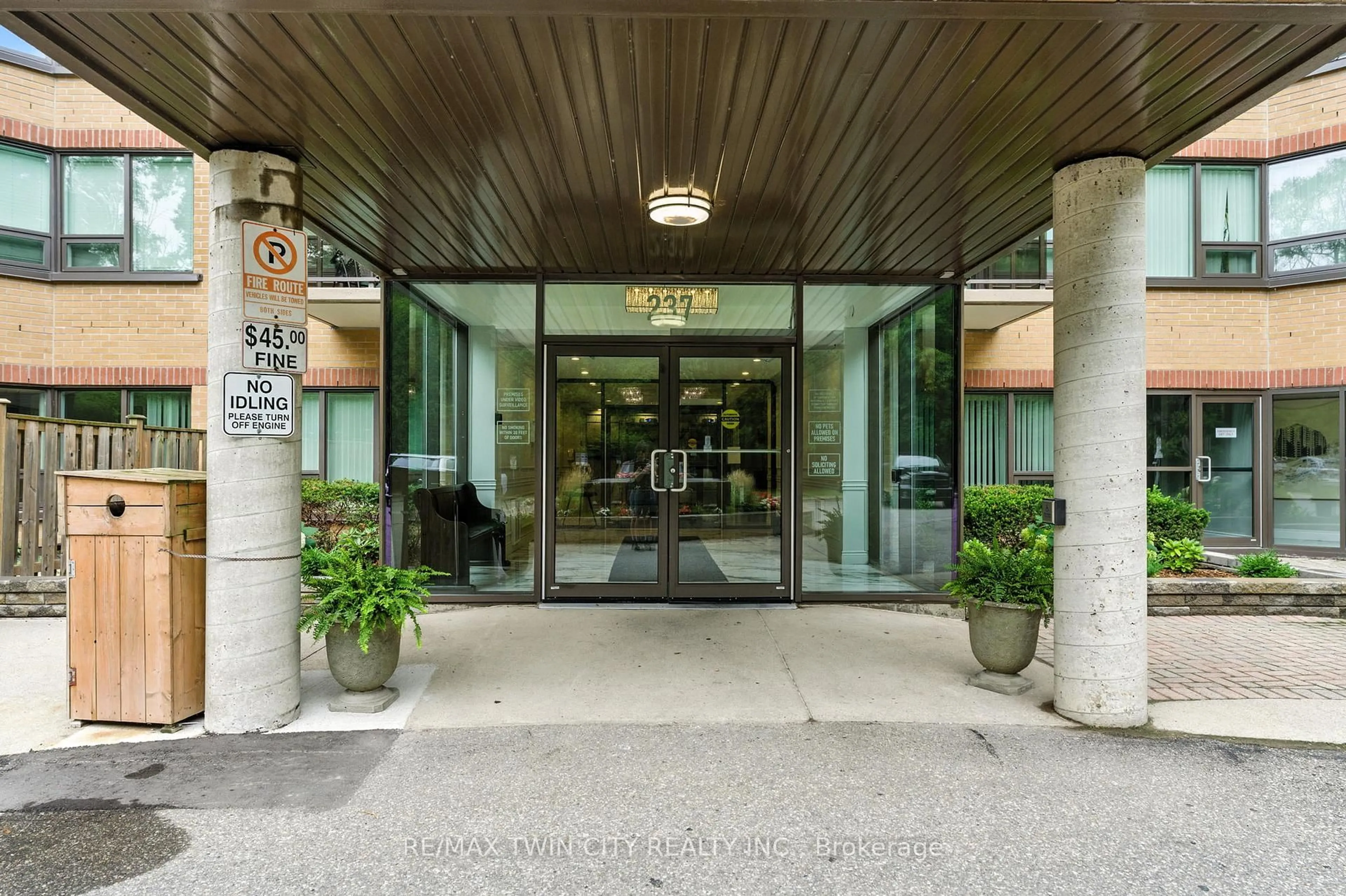 Unknown for 237 King St #1104, Cambridge Ontario N3H 5L2