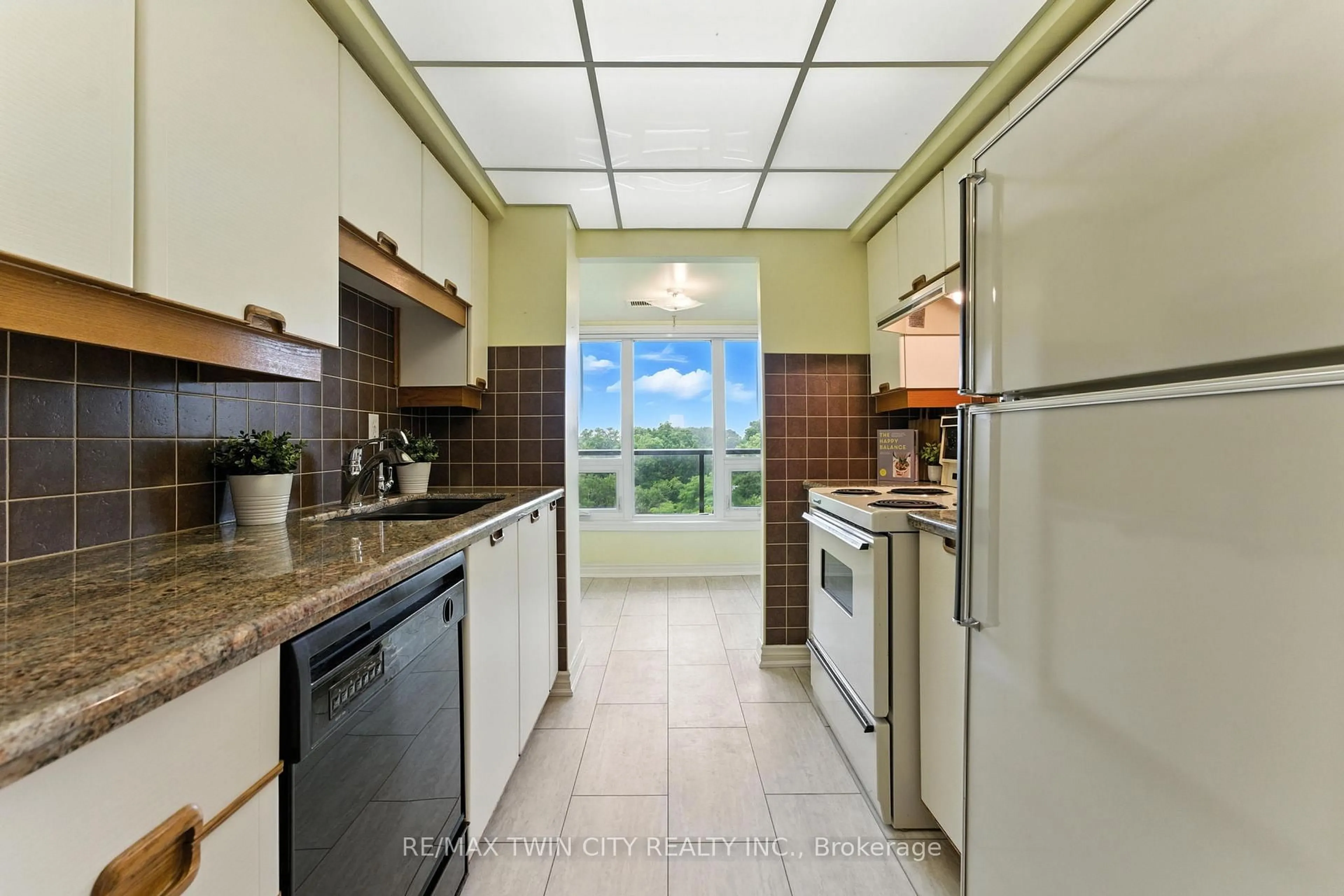 Standard kitchen, ceramic/tile floor for 237 King St #1104, Cambridge Ontario N3H 5L2