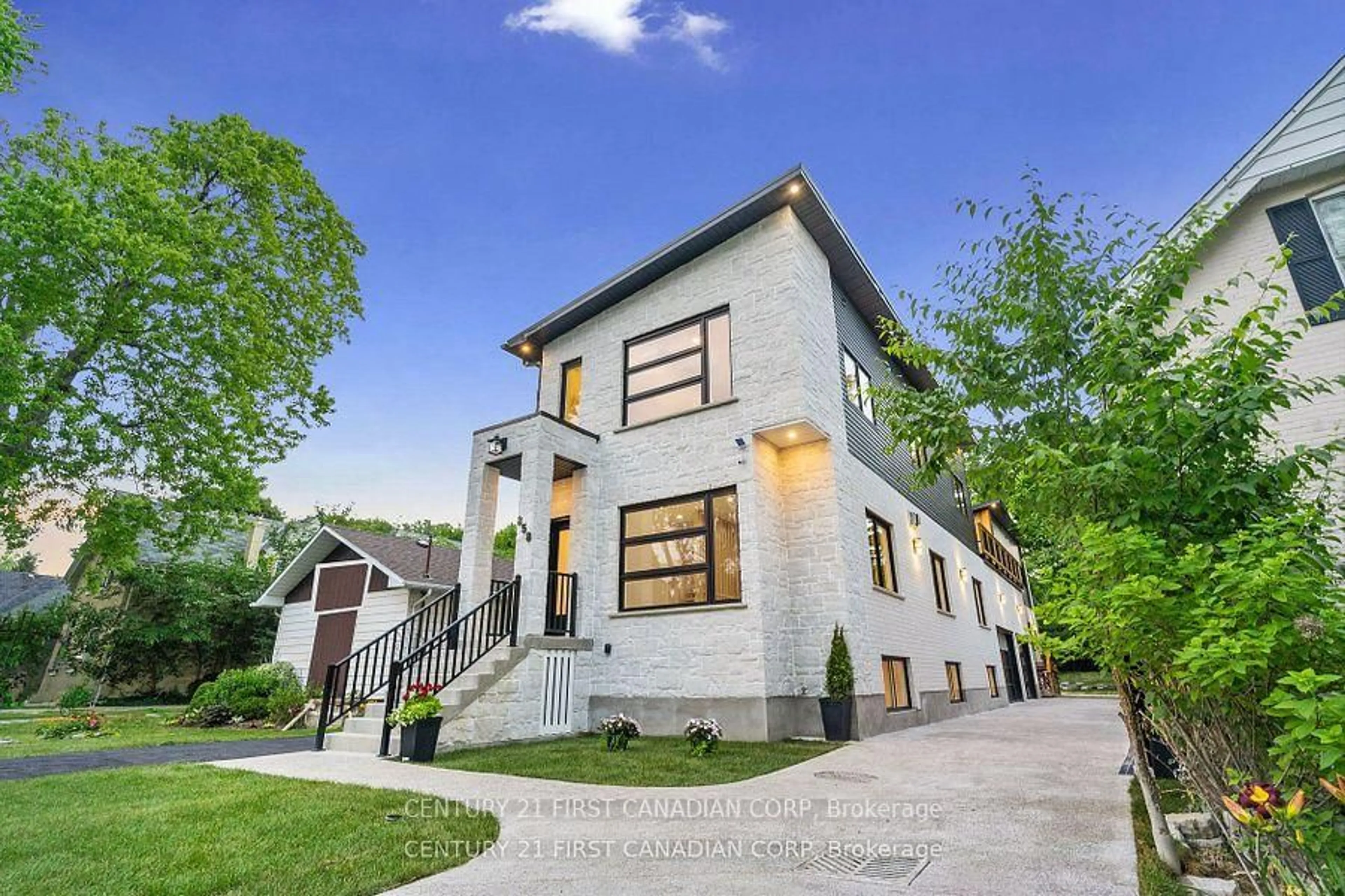 Home with brick exterior material, street for 858 WILLIAM St, London East Ontario N5Y 2S3