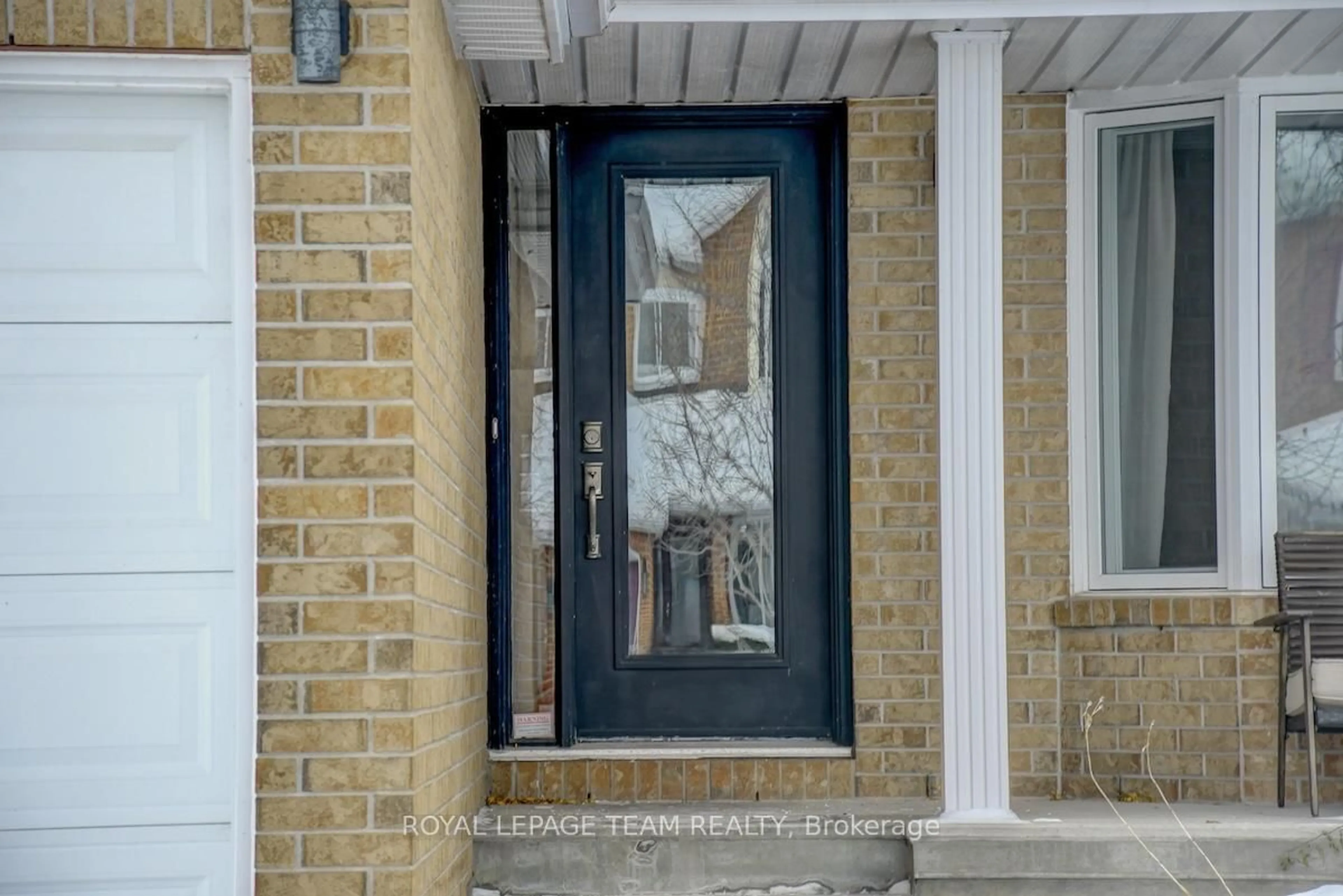 Indoor entryway for 6106 Westwater Cres, Ottawa Ontario K1W 1C9