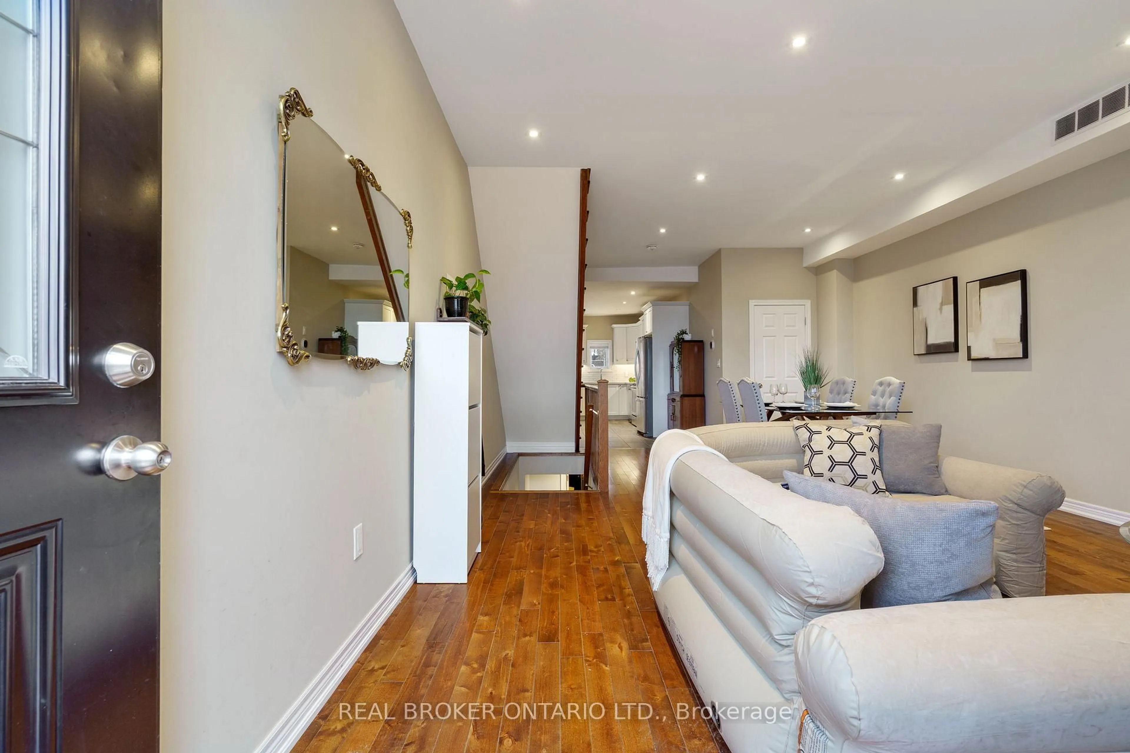 Unknown for 232 Wellington St, Hamilton Ontario L8L 5A8