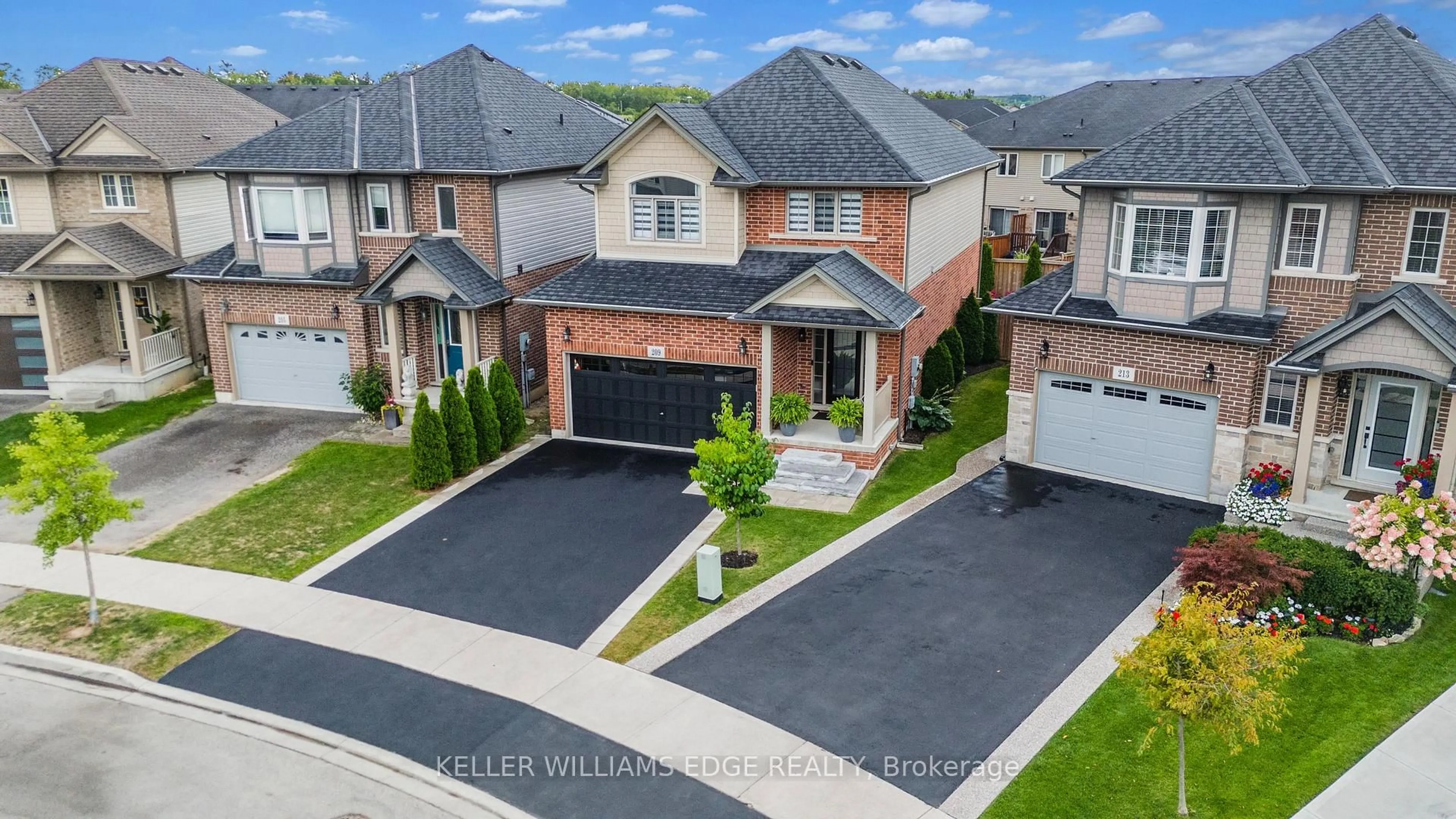 A pic from outside/outdoor area/front of a property/back of a property/a pic from drone, street for 209 Echovalley Dr, Hamilton Ontario L8J 0H1