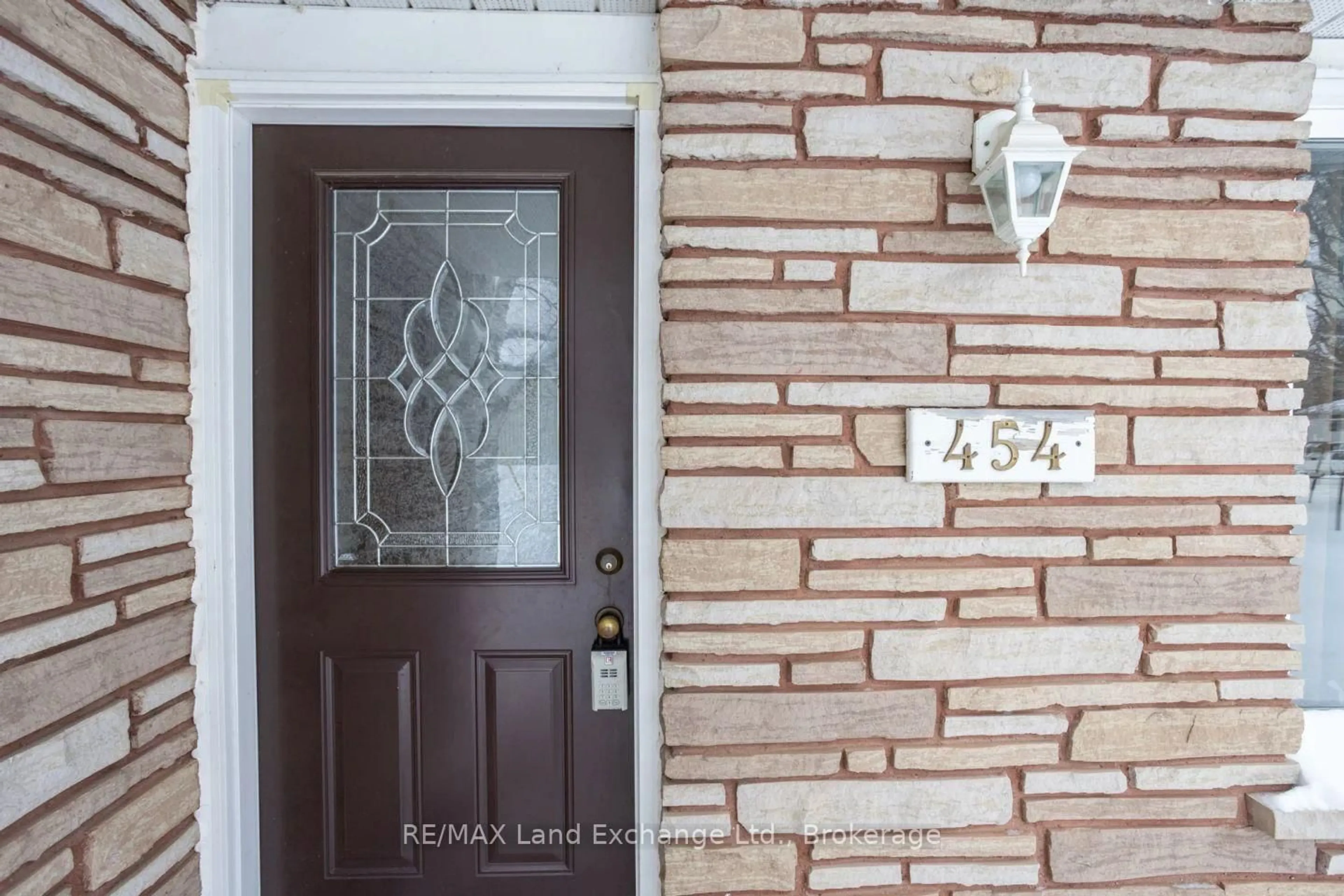 Indoor entryway for 454 Victoria St, Arran-Elderslie Ontario N0G 2N0