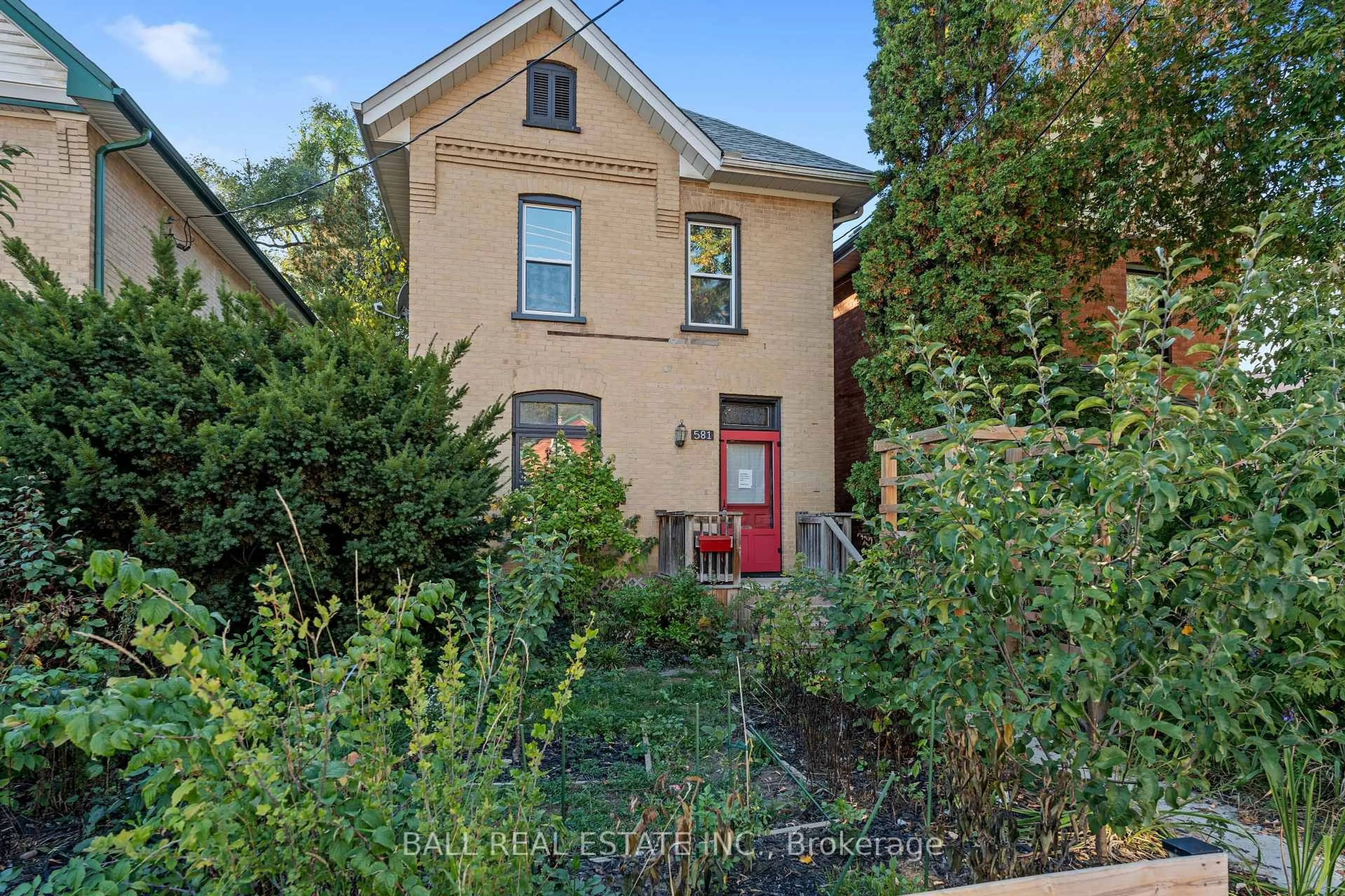 Home with brick exterior material, street for 581 Aylmer St, Peterborough Ontario K9H 3W8