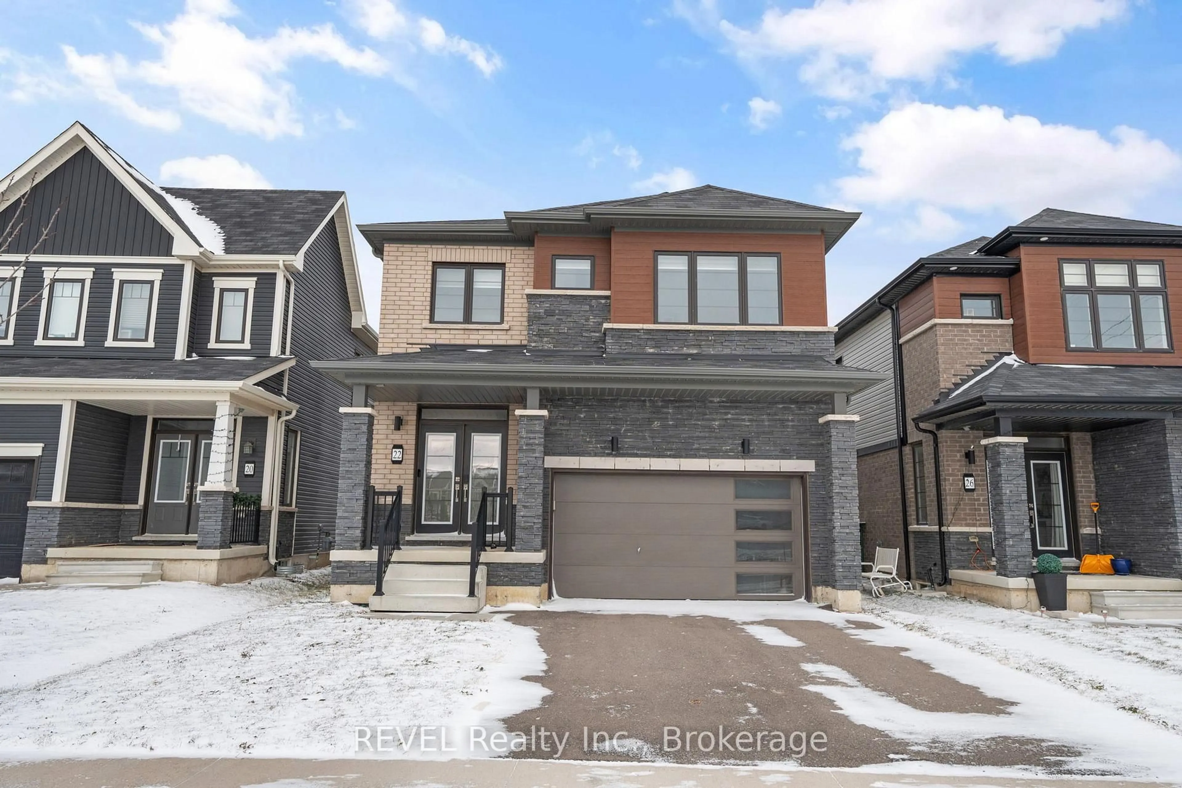 Home with brick exterior material, street for 22 Peach St, Thorold Ontario L2E 6S4