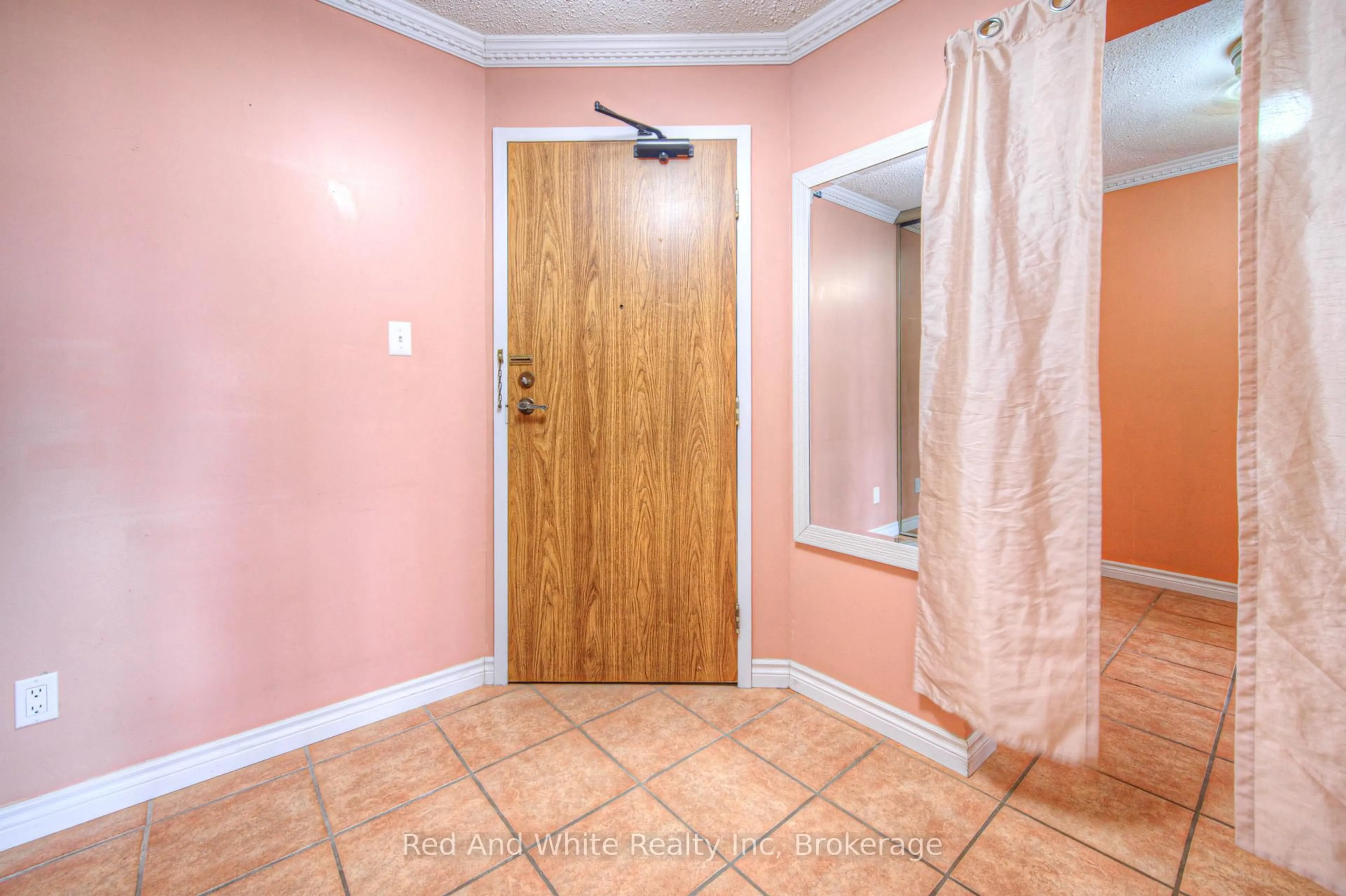 Indoor entryway for 400 Champlain Blvd #406, Cambridge Ontario N1R 7J6