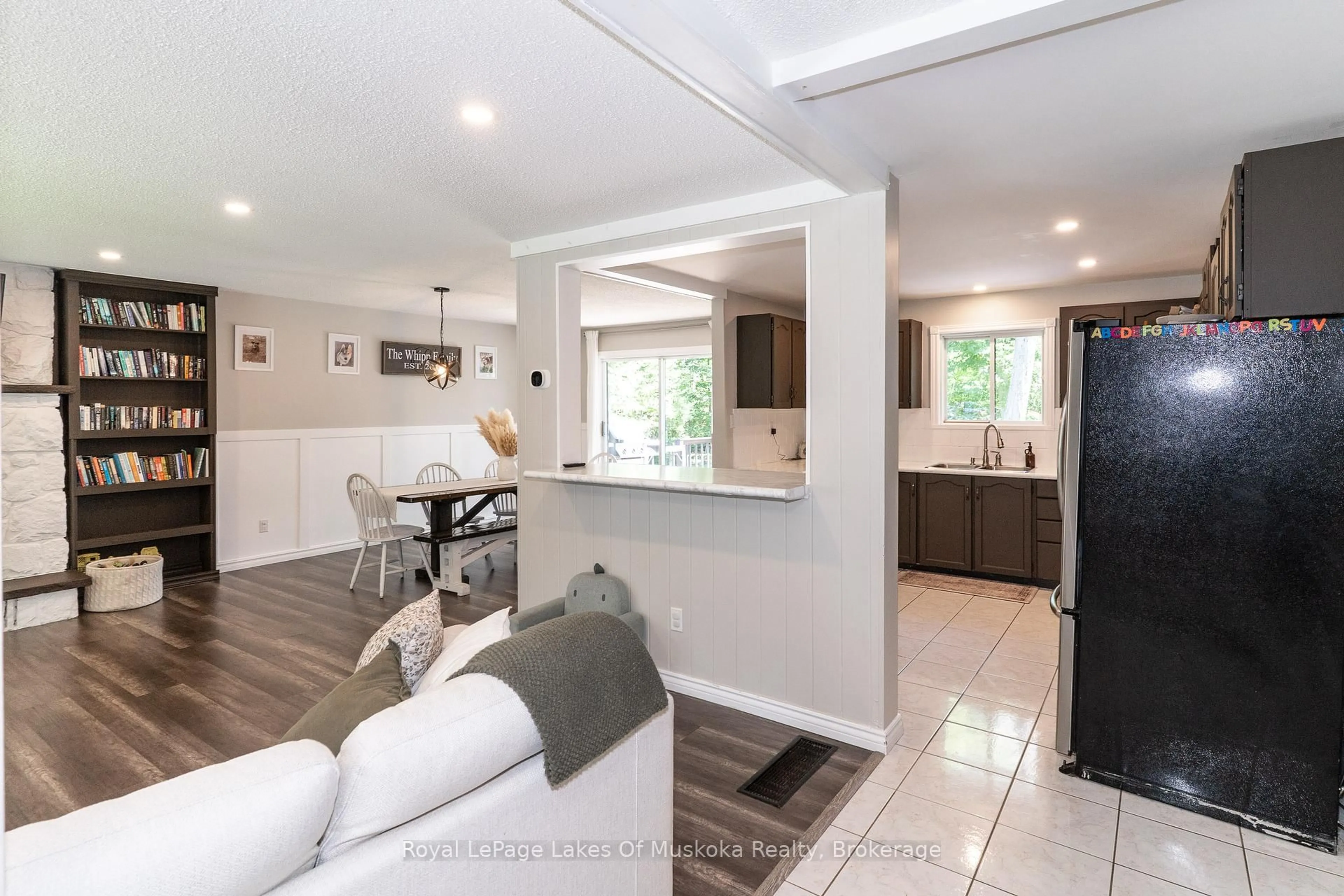 Open concept kitchen, ceramic/tile floor for 220 Alexander St, Gravenhurst Ontario P1P 1A6