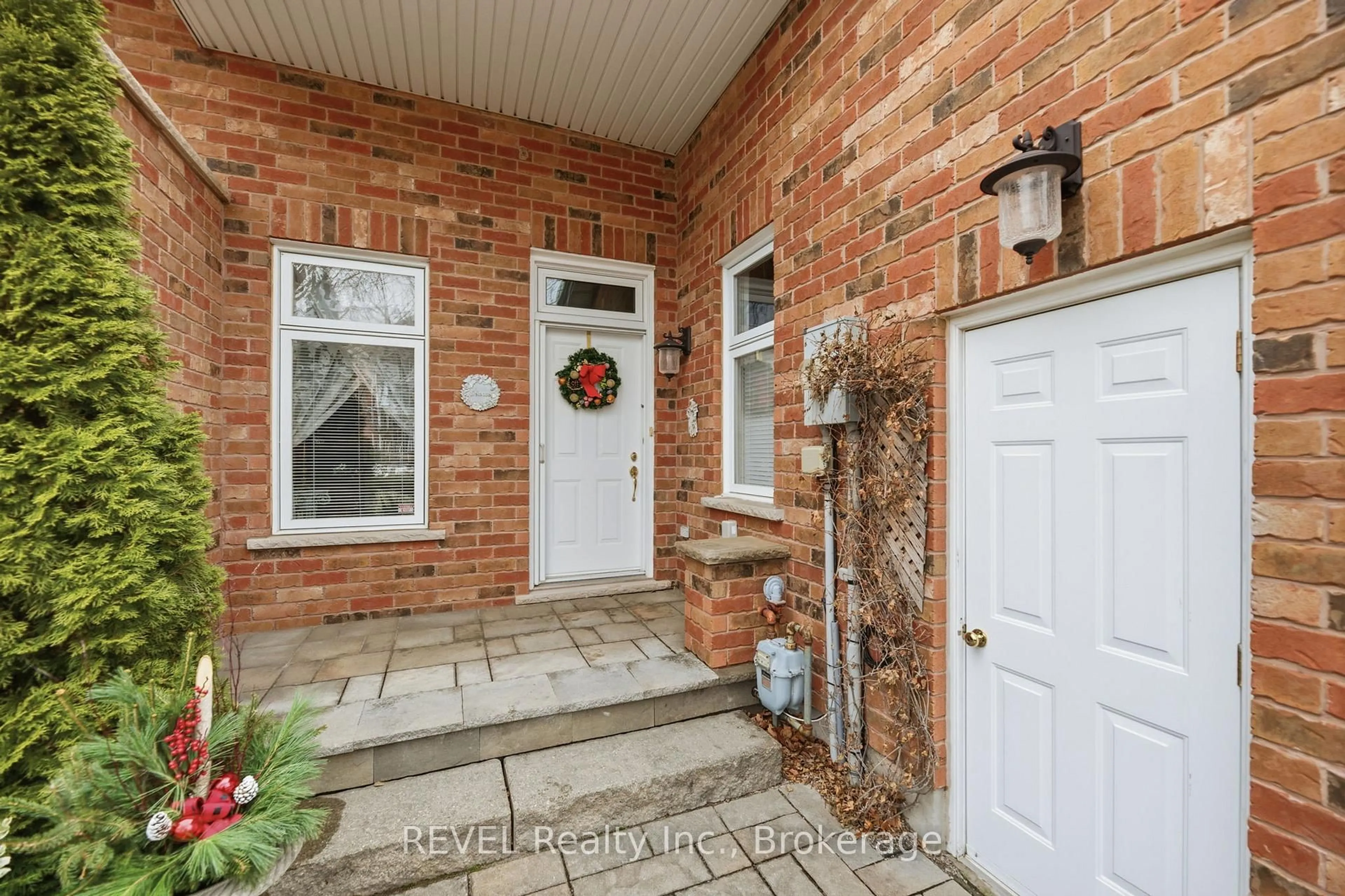 Indoor entryway for 6295 Forest Ridge Dr, Niagara Falls Ontario L2J 4K2