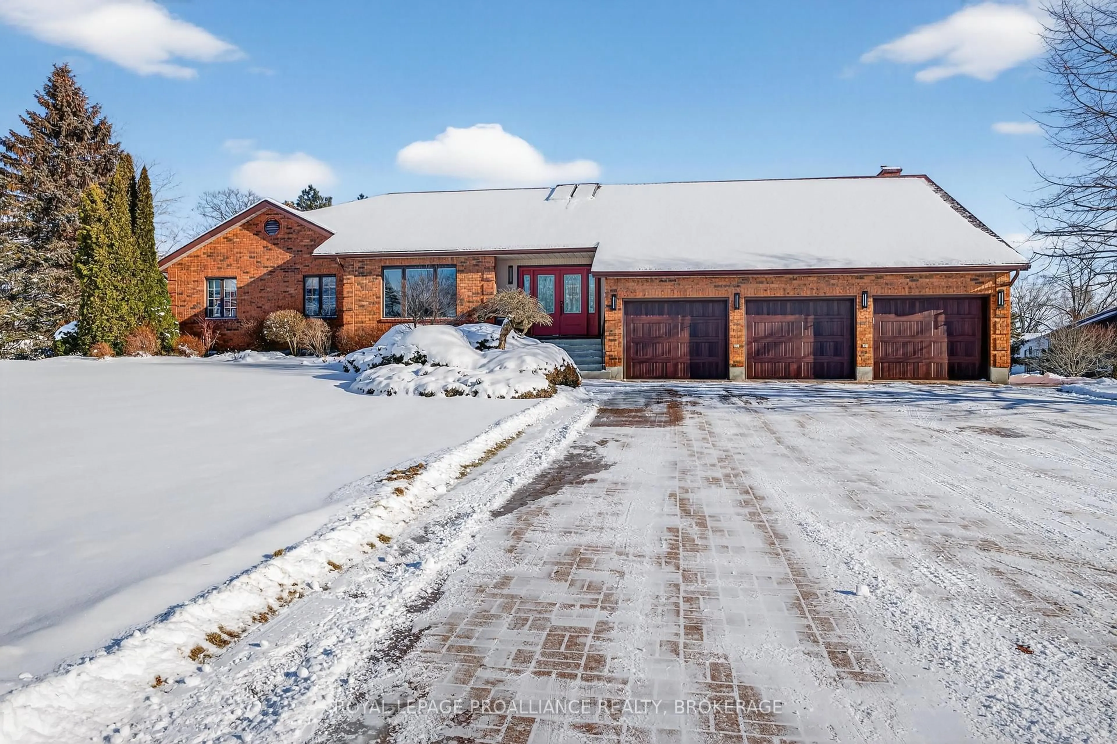 A pic from outside/outdoor area/front of a property/back of a property/a pic from drone, street for 1673 St Lawrence Ave, Kingston Ontario K7L 2V1