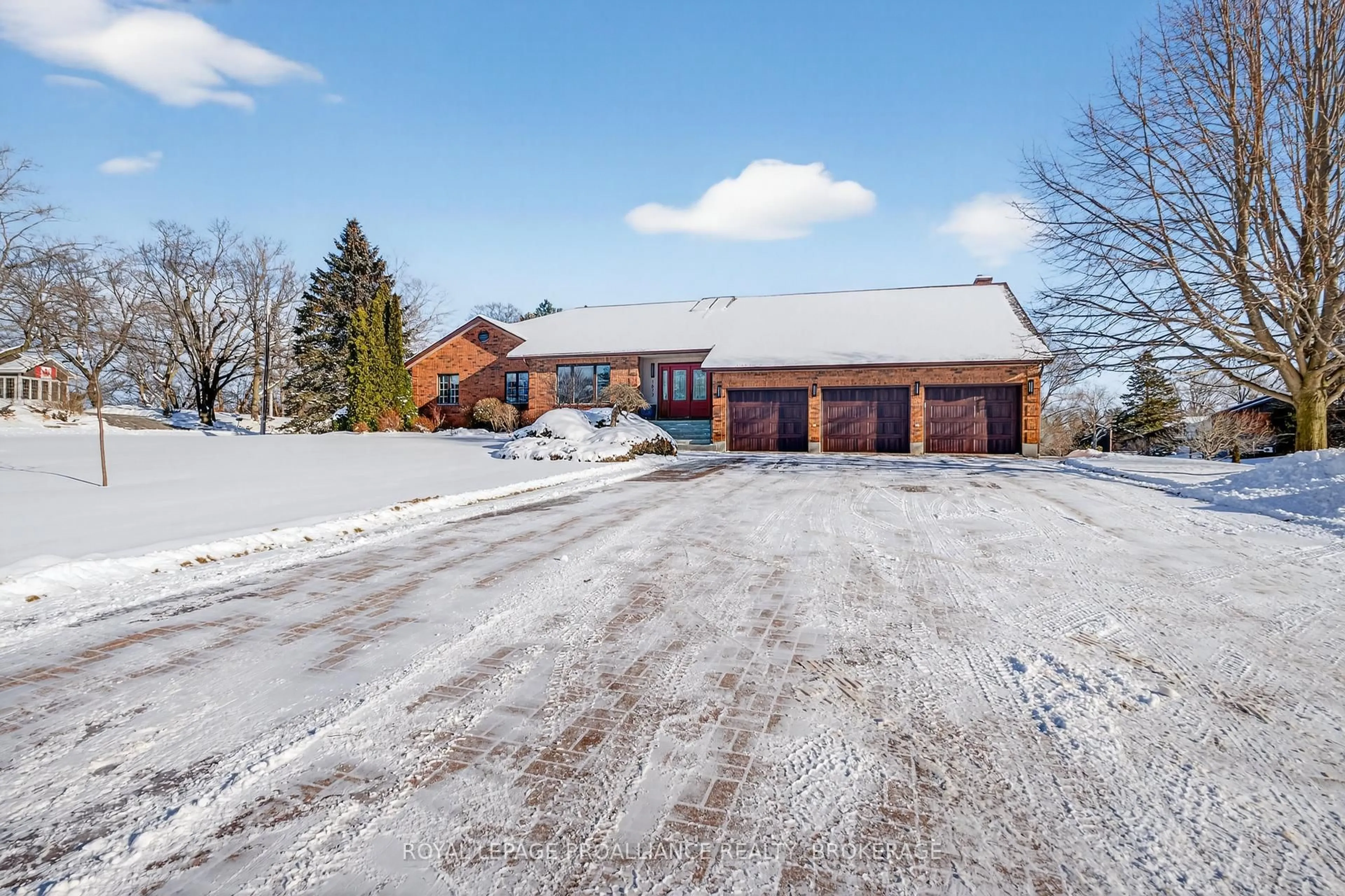 A pic from outside/outdoor area/front of a property/back of a property/a pic from drone, street for 1673 St Lawrence Ave, Kingston Ontario K7L 2V1