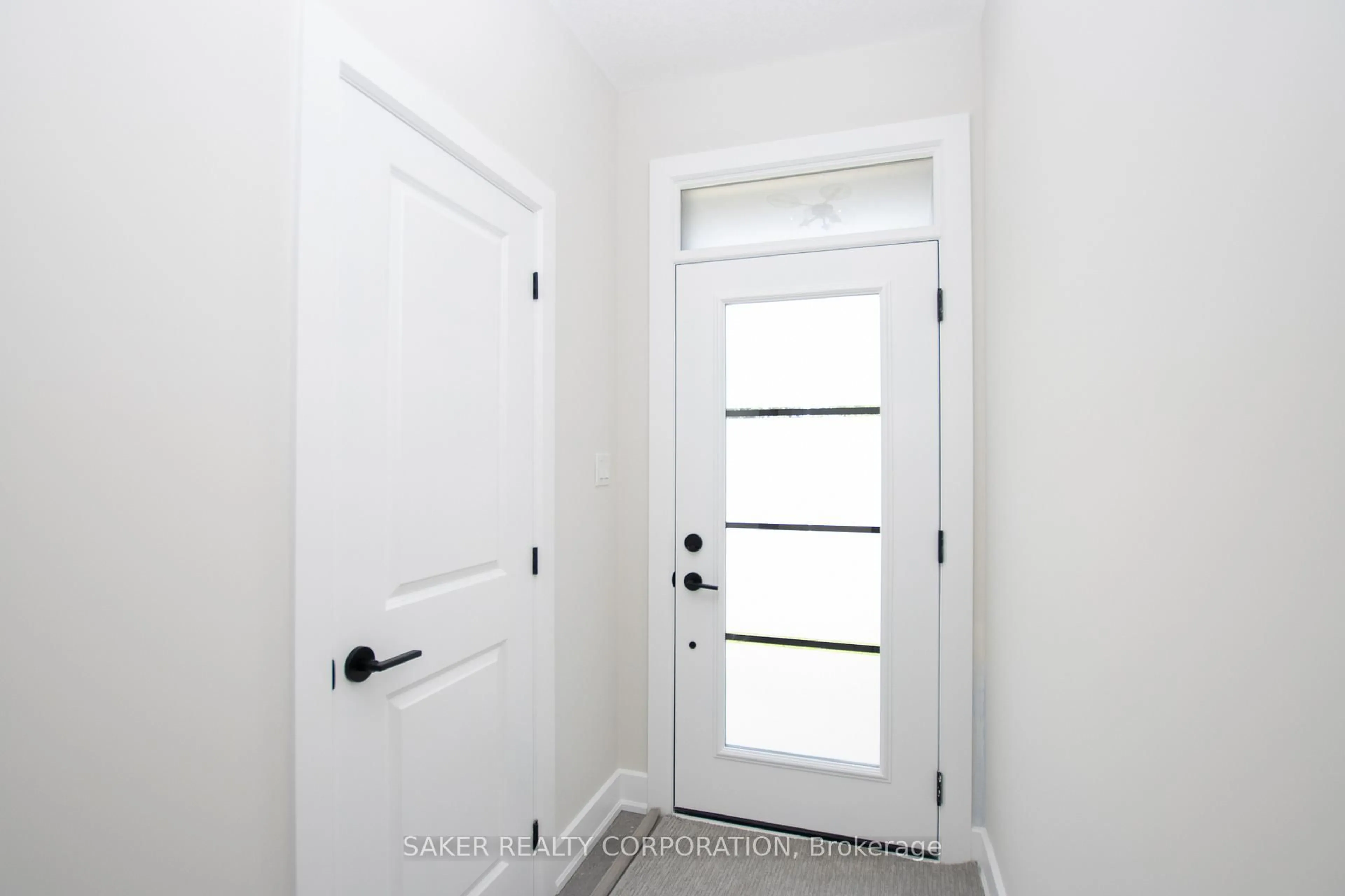 Indoor entryway for 615 REGENT St, Strathroy-Caradoc Ontario N0L 1W0