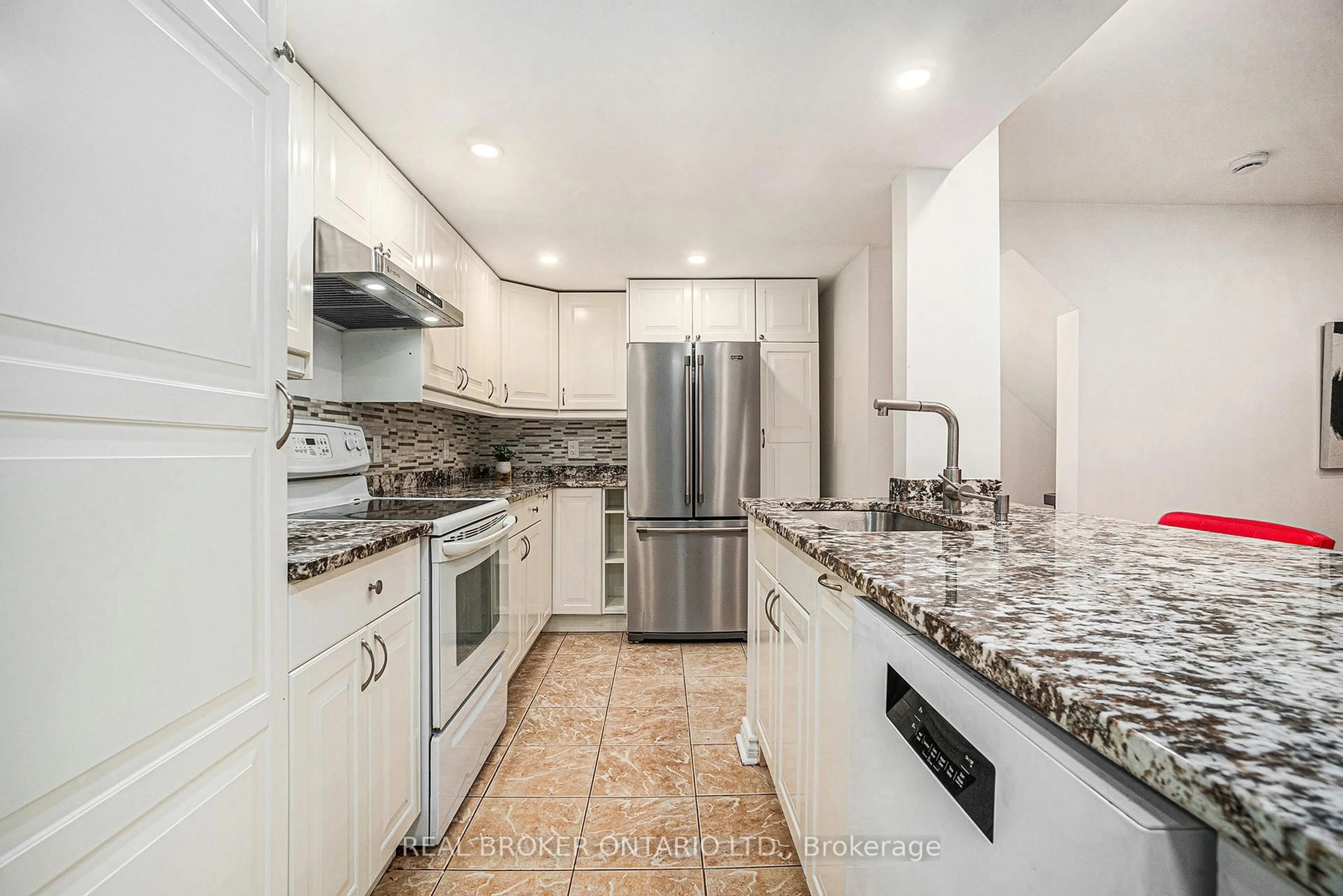 Unknown for 1204 Shillington Ave #5, Ottawa Ontario K1Z 7Z4