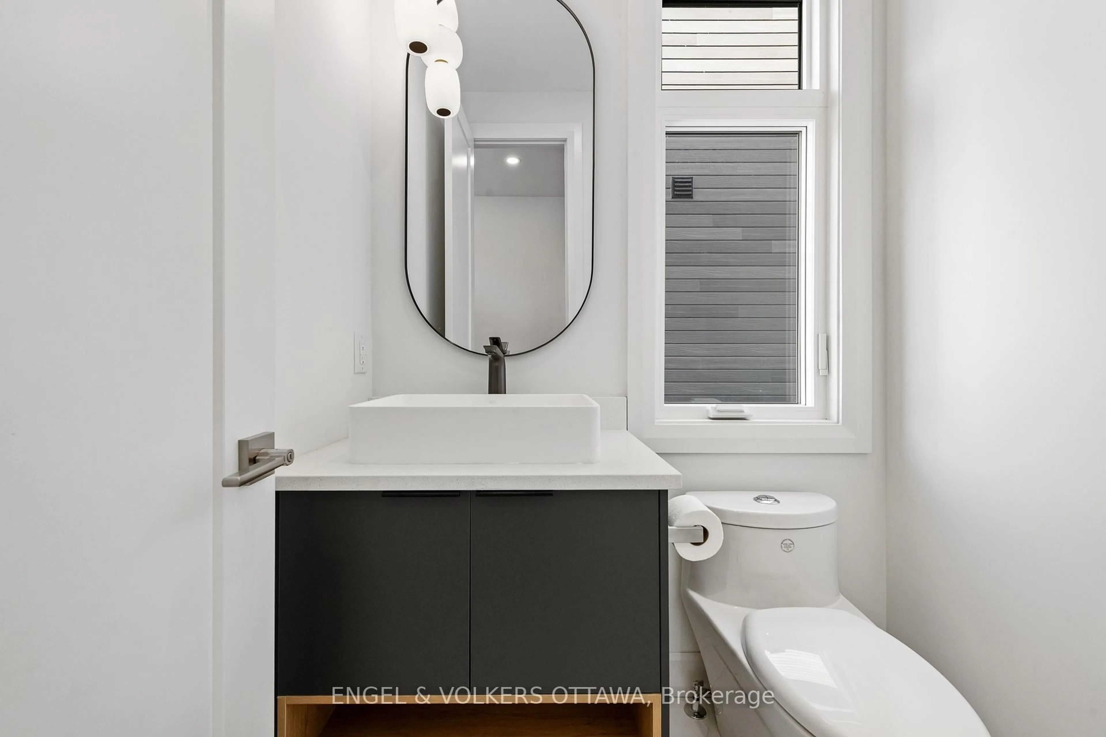 Standard bathroom, unknown for 493 Highcroft Ave, Ottawa Ontario K1Z 5J3