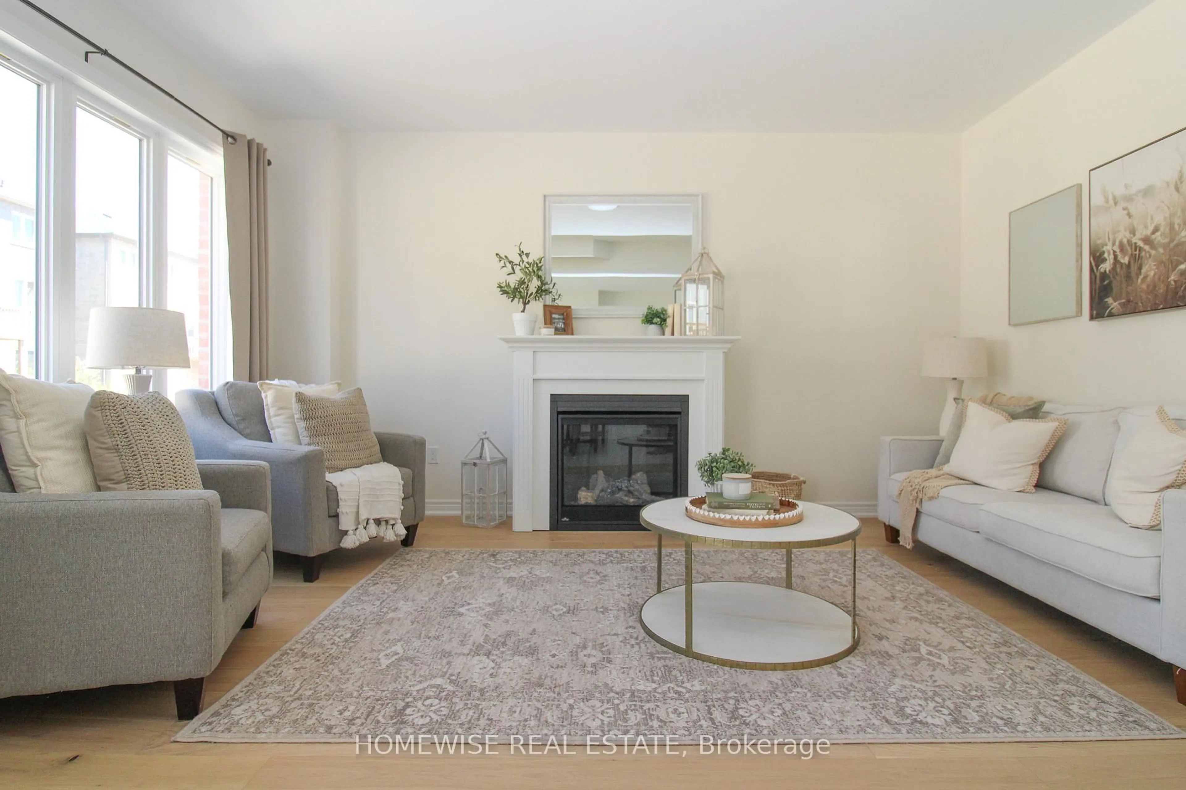 Living room with furniture, unknown for 514 Clayton Ave, Peterborough Ontario K9K 0H5