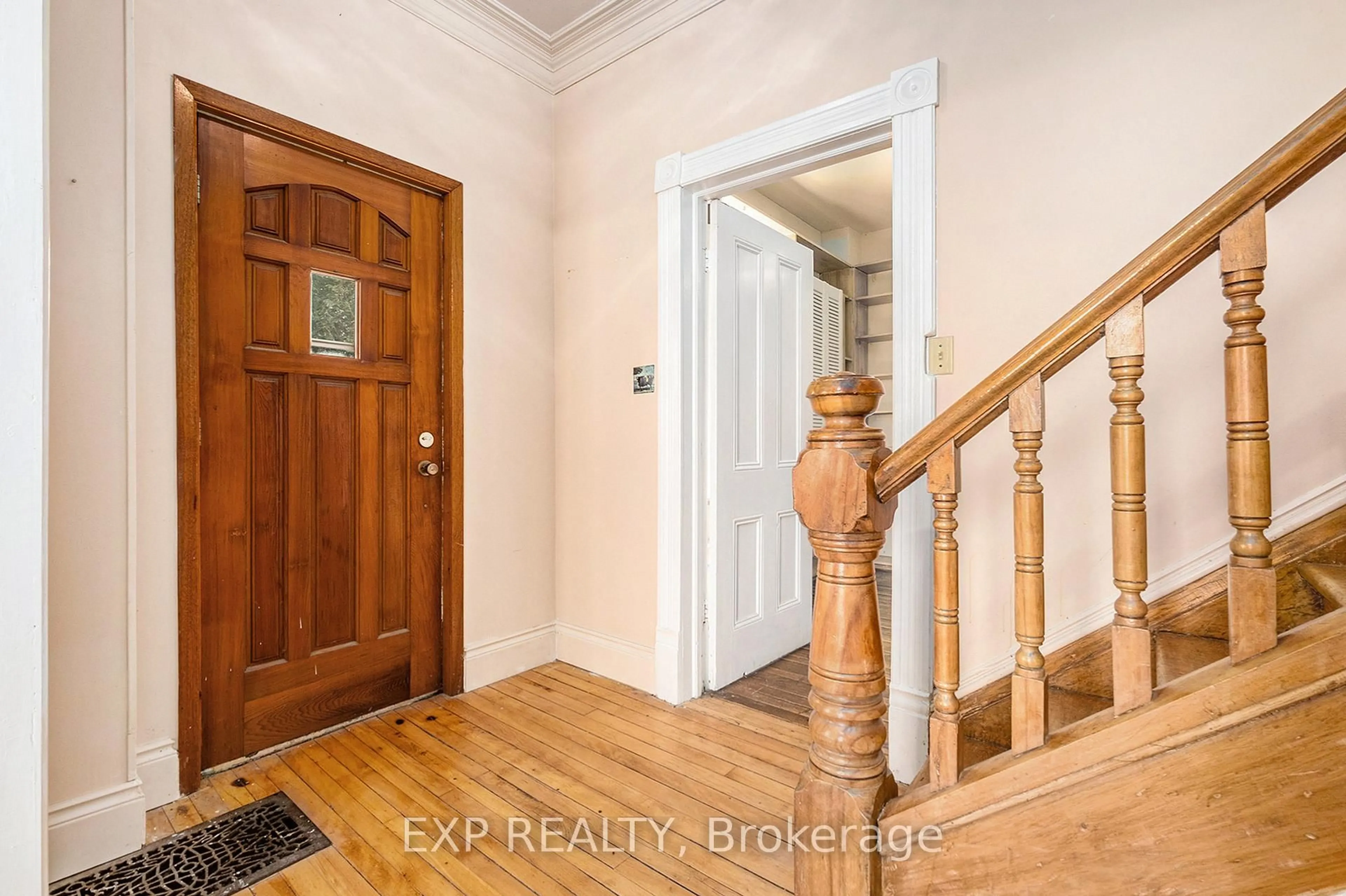 Indoor entryway for 18873 KENYON CONCESSION 5 Rd, North Glengarry Ontario K0C 1A0