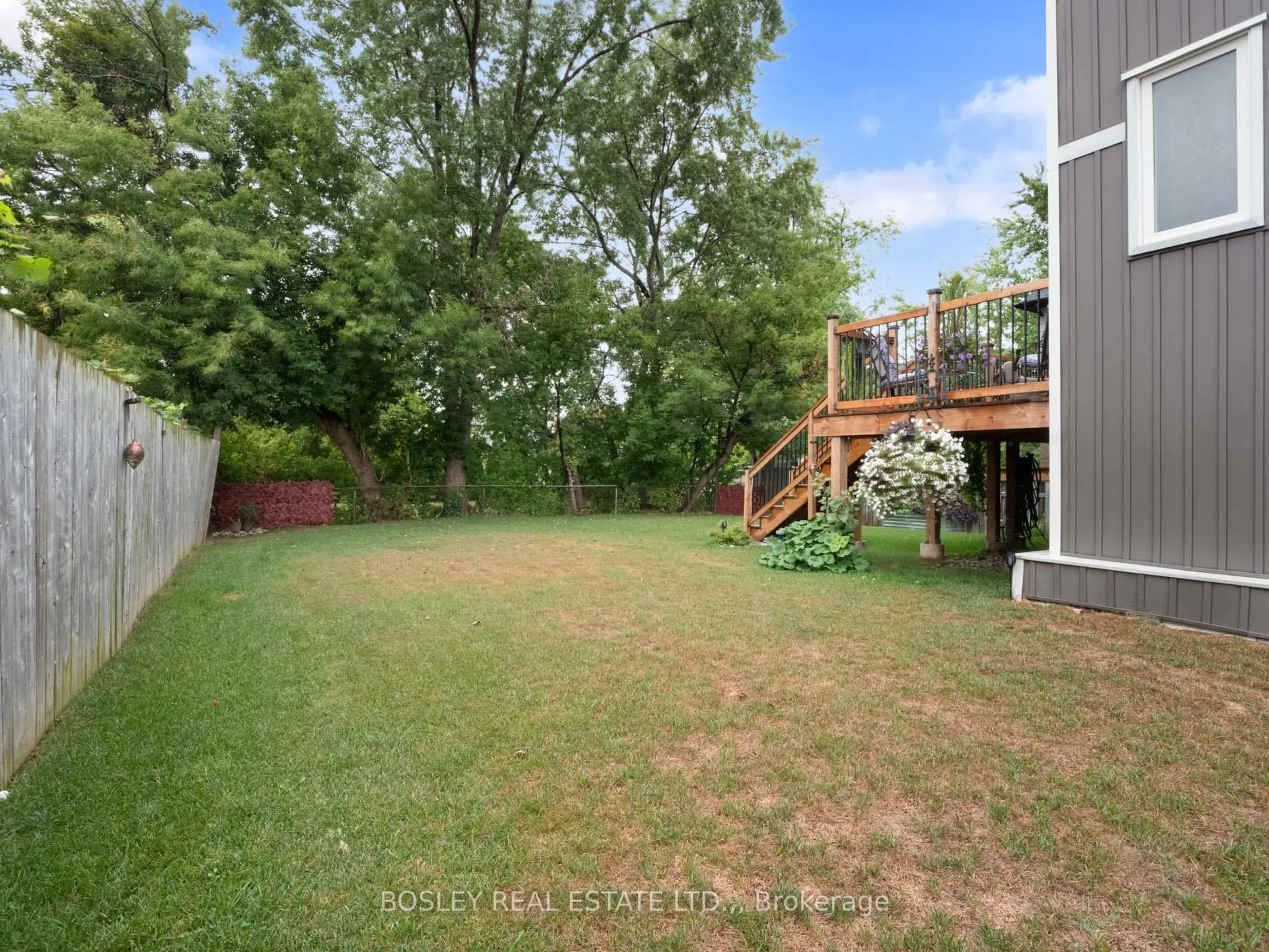 Patio, forest/trees view for 25 Haight St, St. Catharines Ontario L2P 2M2