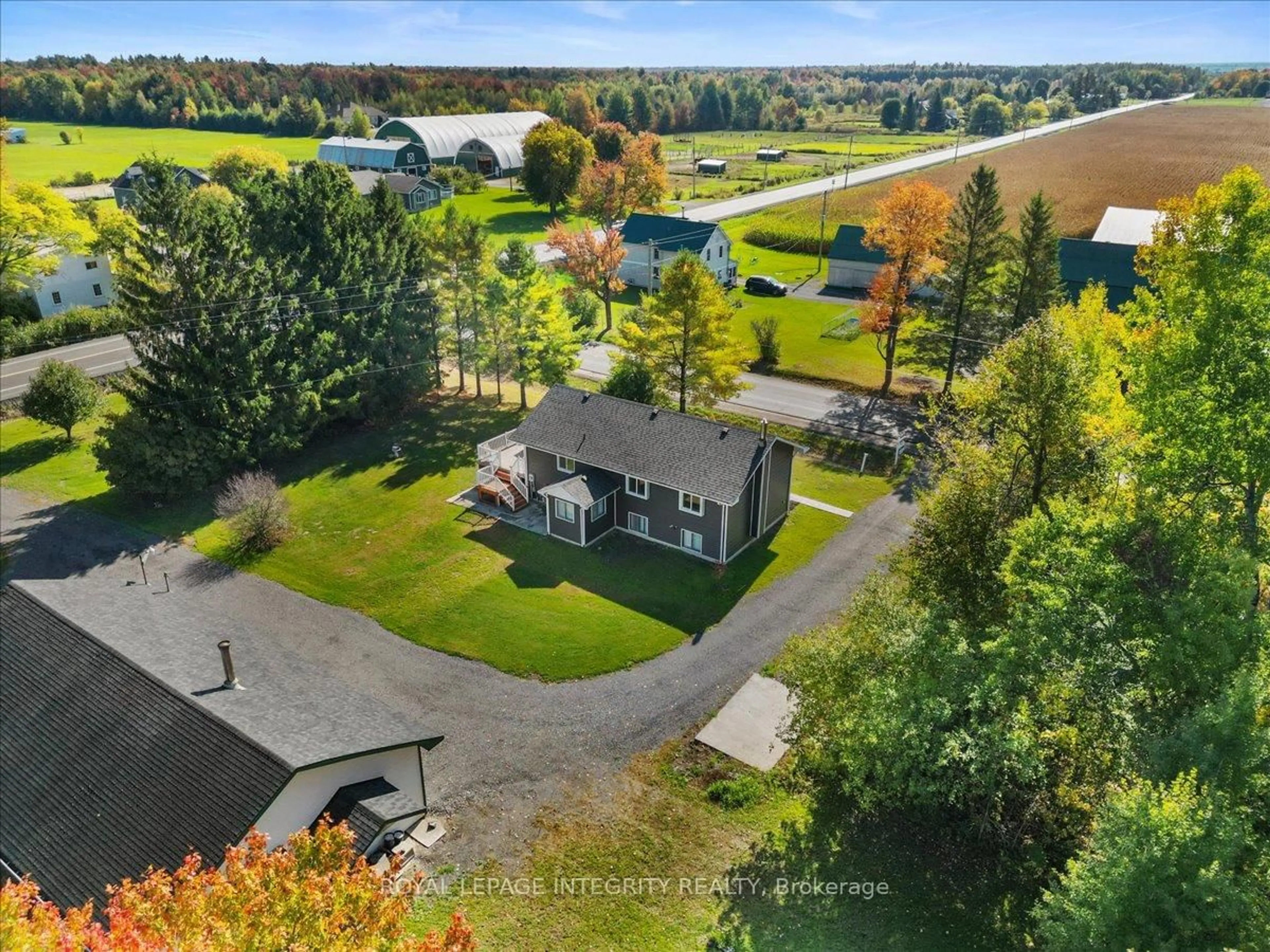 A pic from outside/outdoor area/front of a property/back of a property/a pic from drone, unknown for 565 Vinette Rd, Clarence-Rockland Ontario K0A 2A0