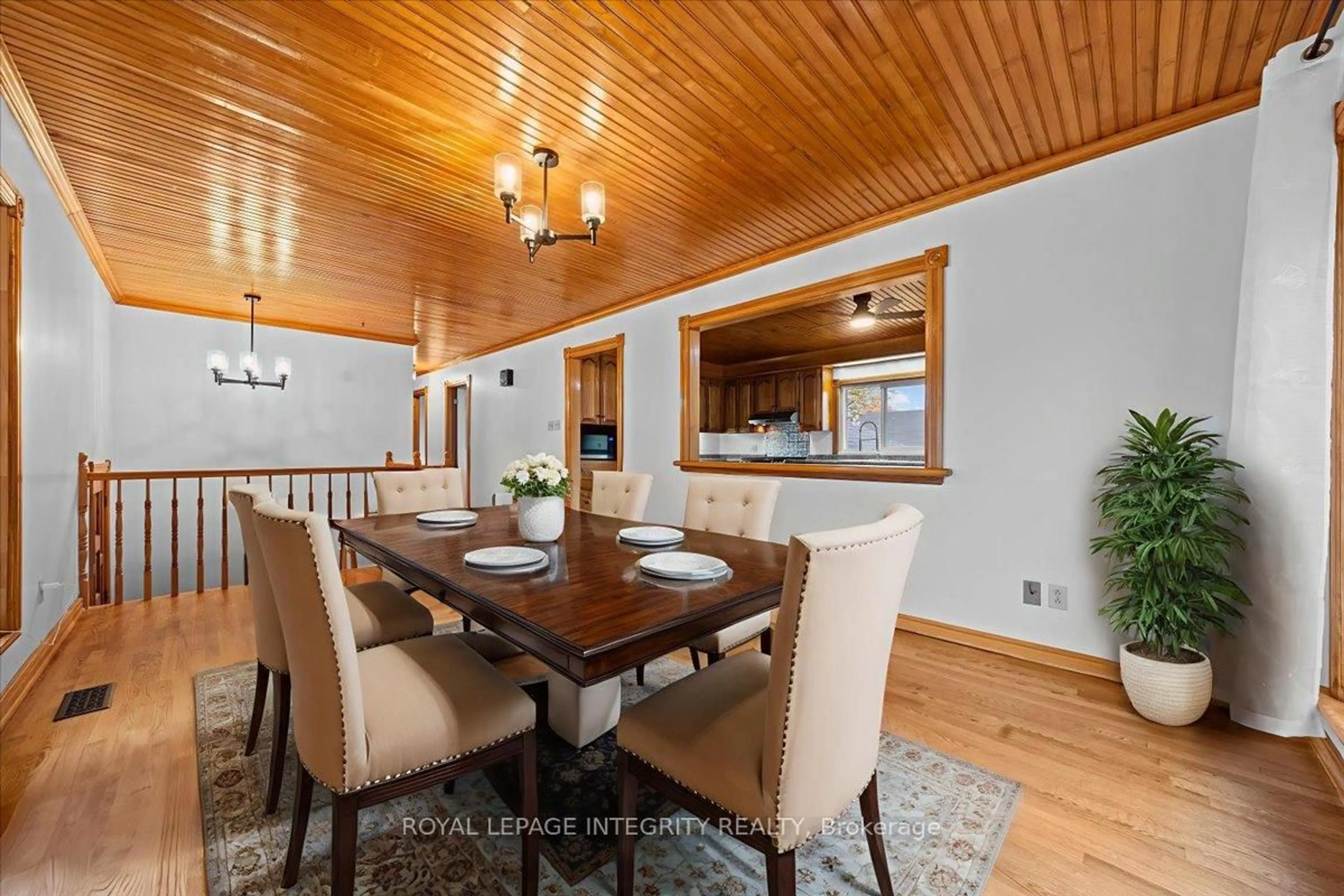 Dining room, wood/laminate floor for 565 Vinette Rd, Clarence-Rockland Ontario K0A 2A0