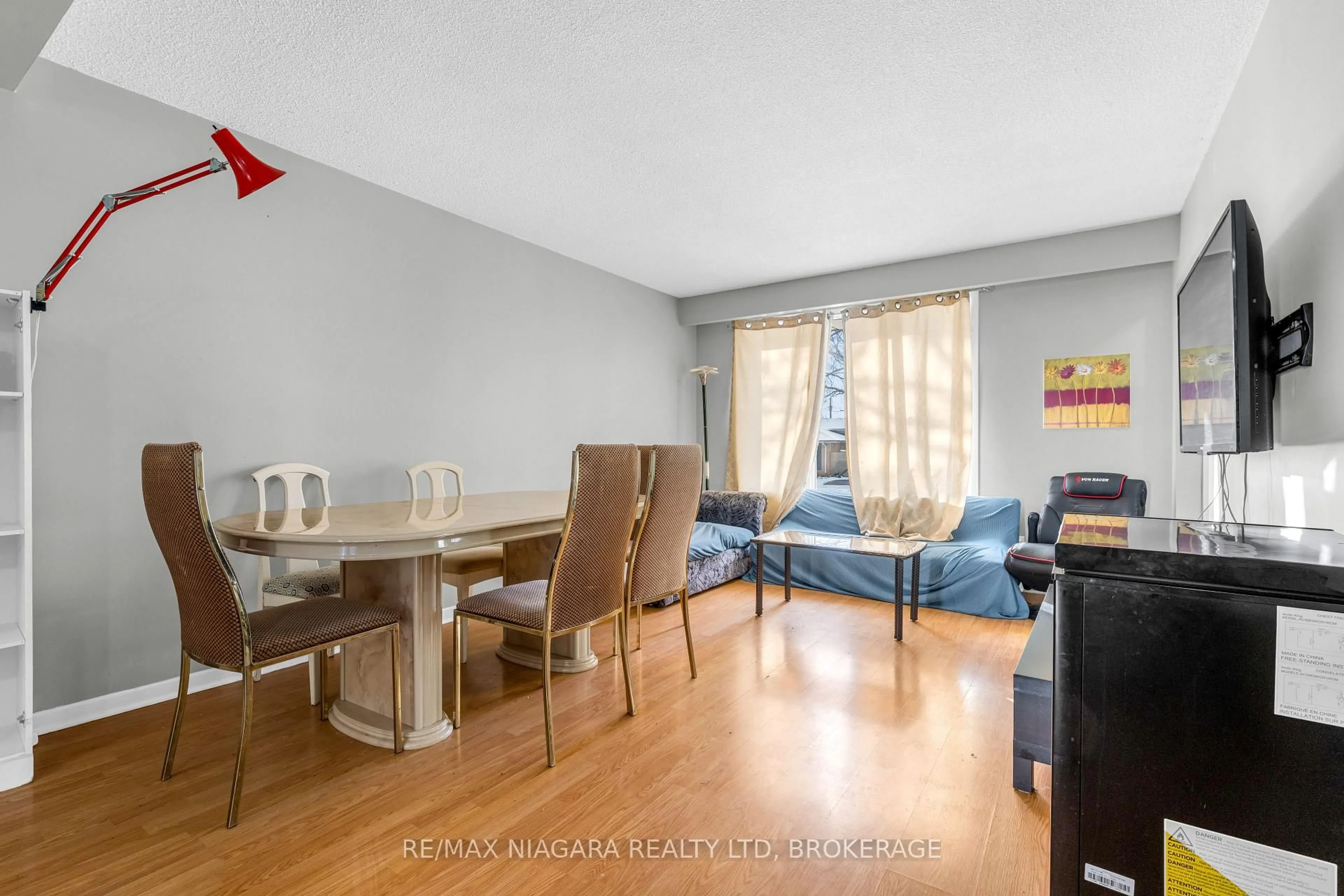 Dining room, unknown for 46 Macoomb Dr, Welland Ontario L3C 5T9