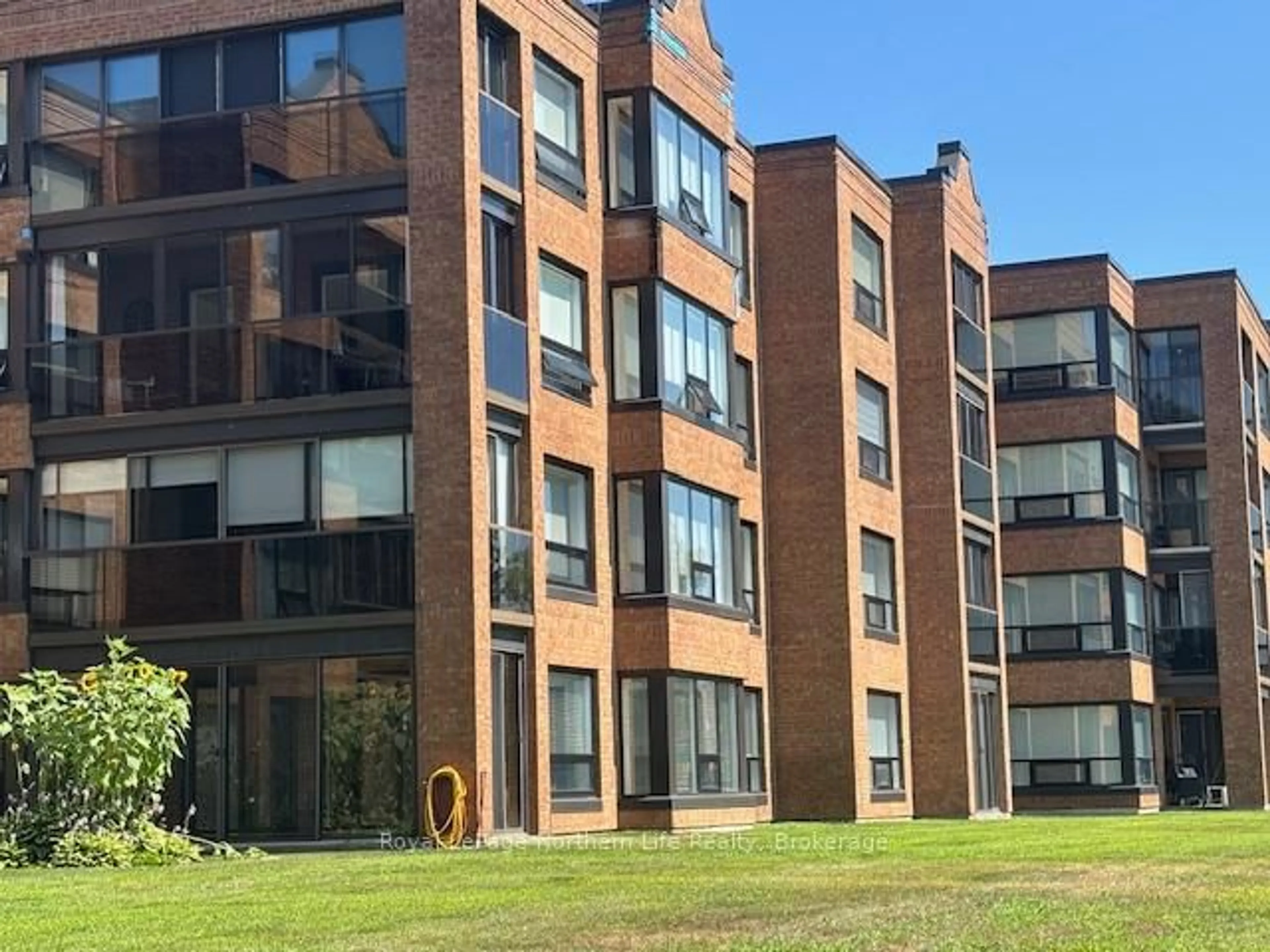 A pic from outside/outdoor area/front of a property/back of a property/a pic from drone, building for 155 Timmins St #114, North Bay Ontario P1B 9K8