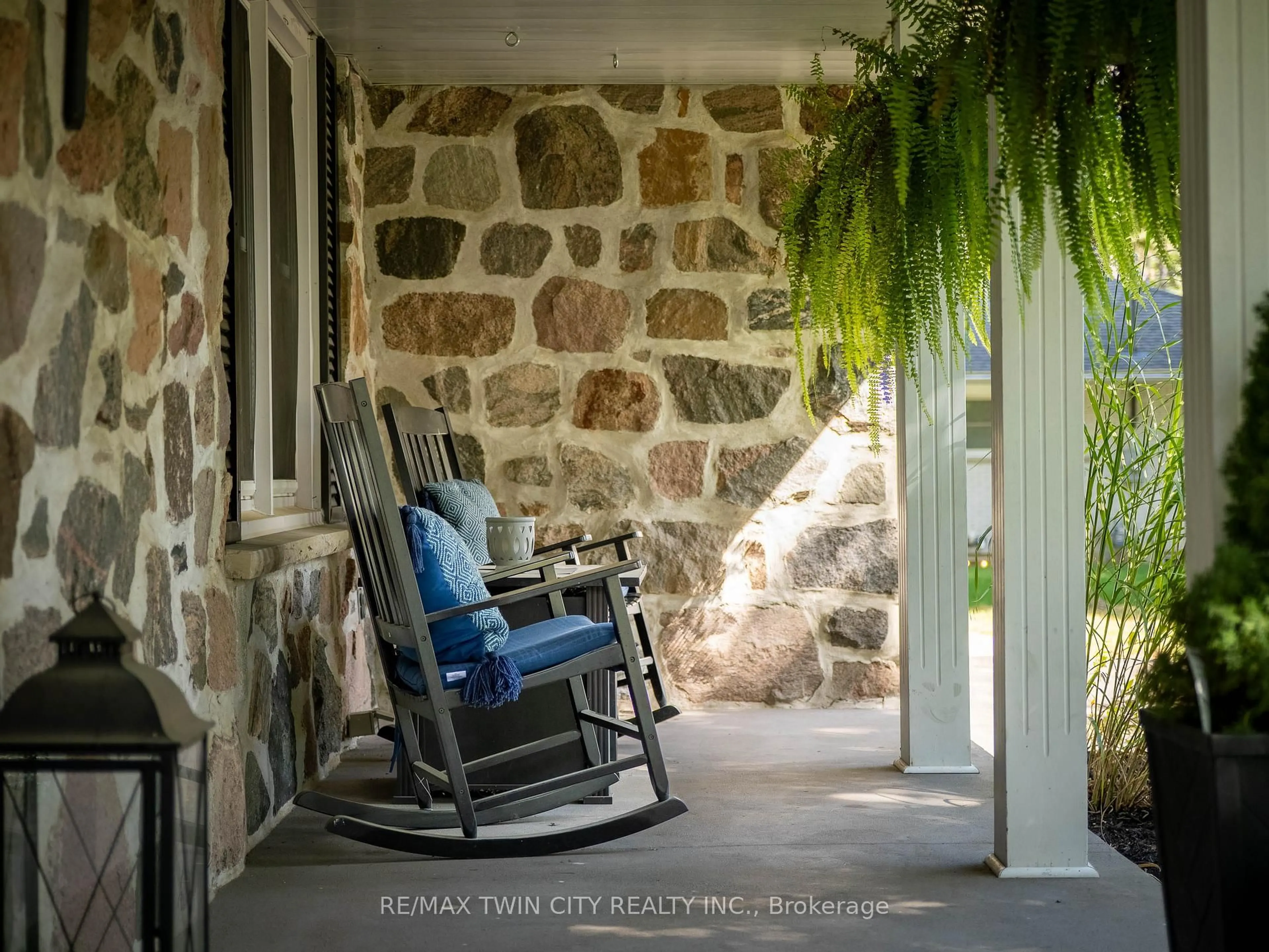 Patio, street for 296 Edgehill Dr, Kitchener Ontario N2P 2C9