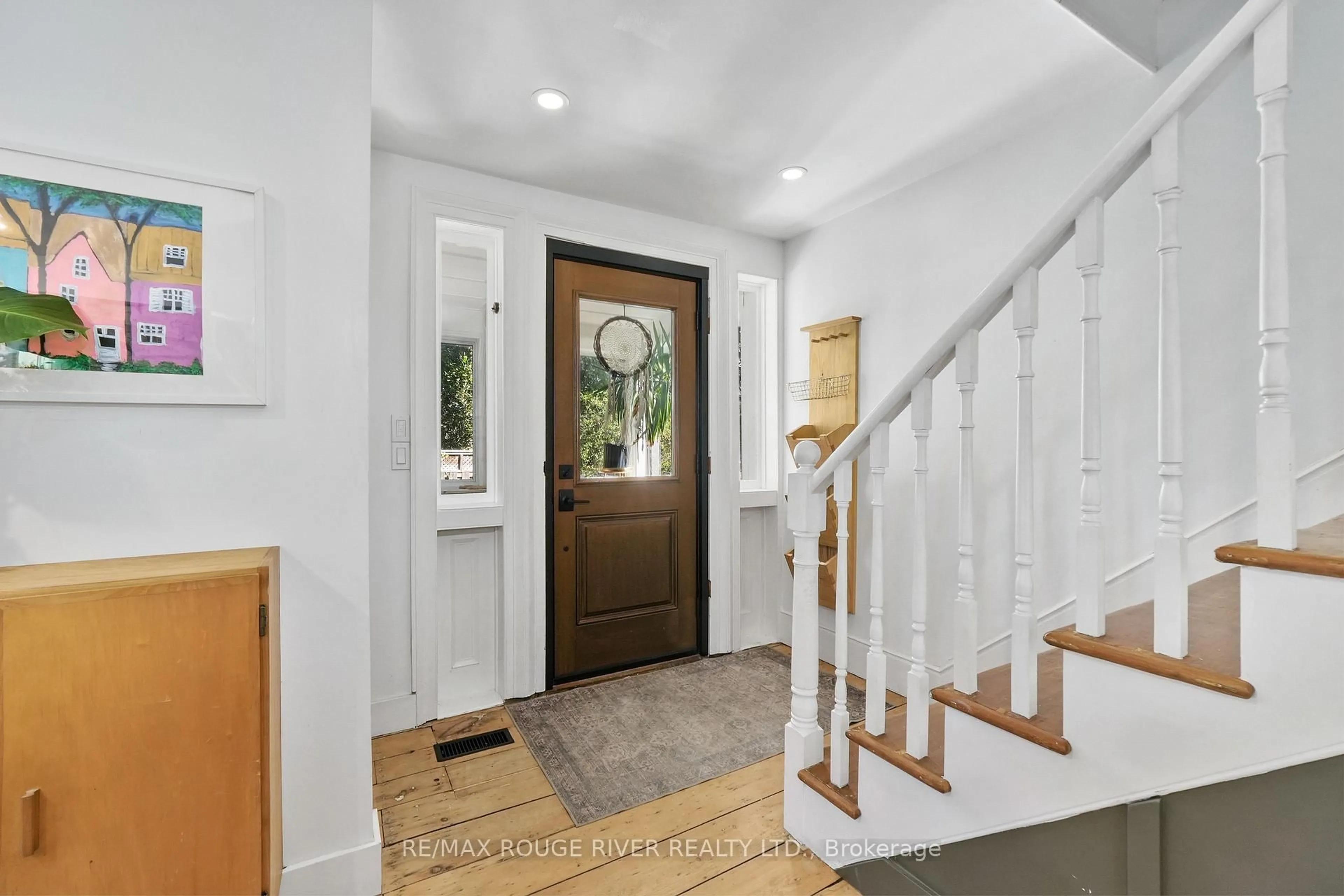 Indoor entryway for 3 Browns Dr, Port Hope Ontario L1A 1R4