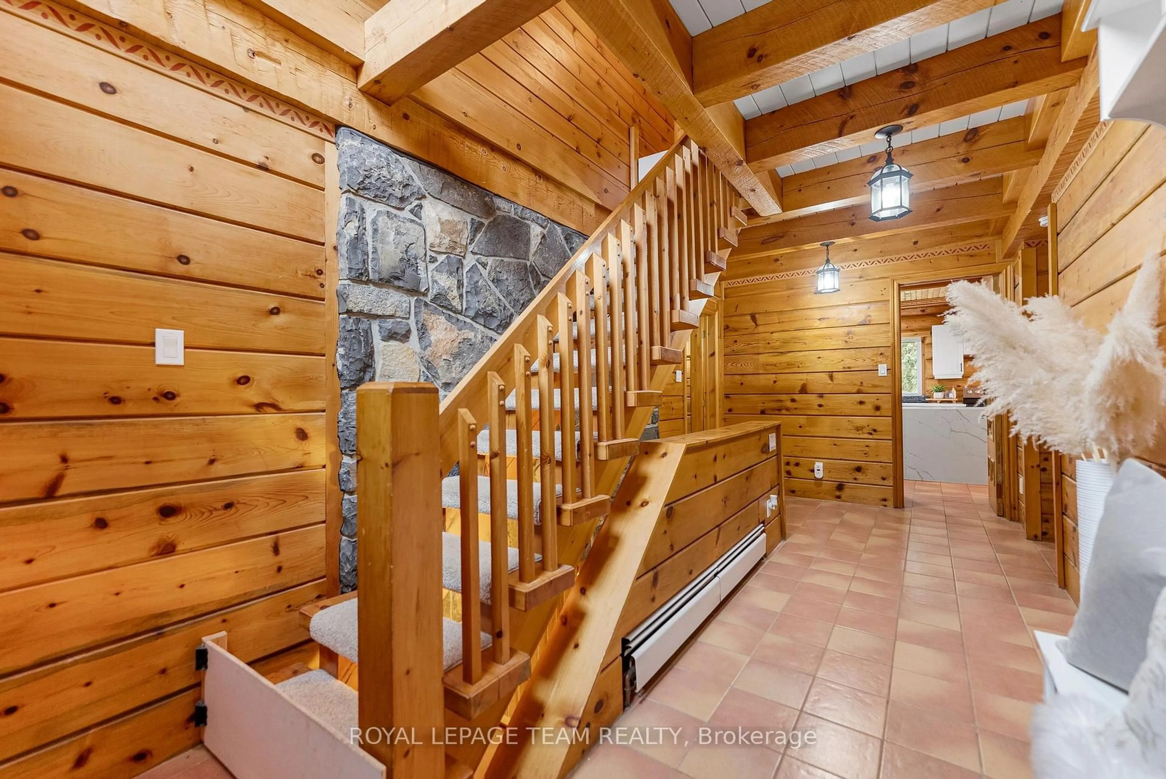 Indoor foyer for 9 Hubertine Gate, Ottawa Ontario K2S 1S5