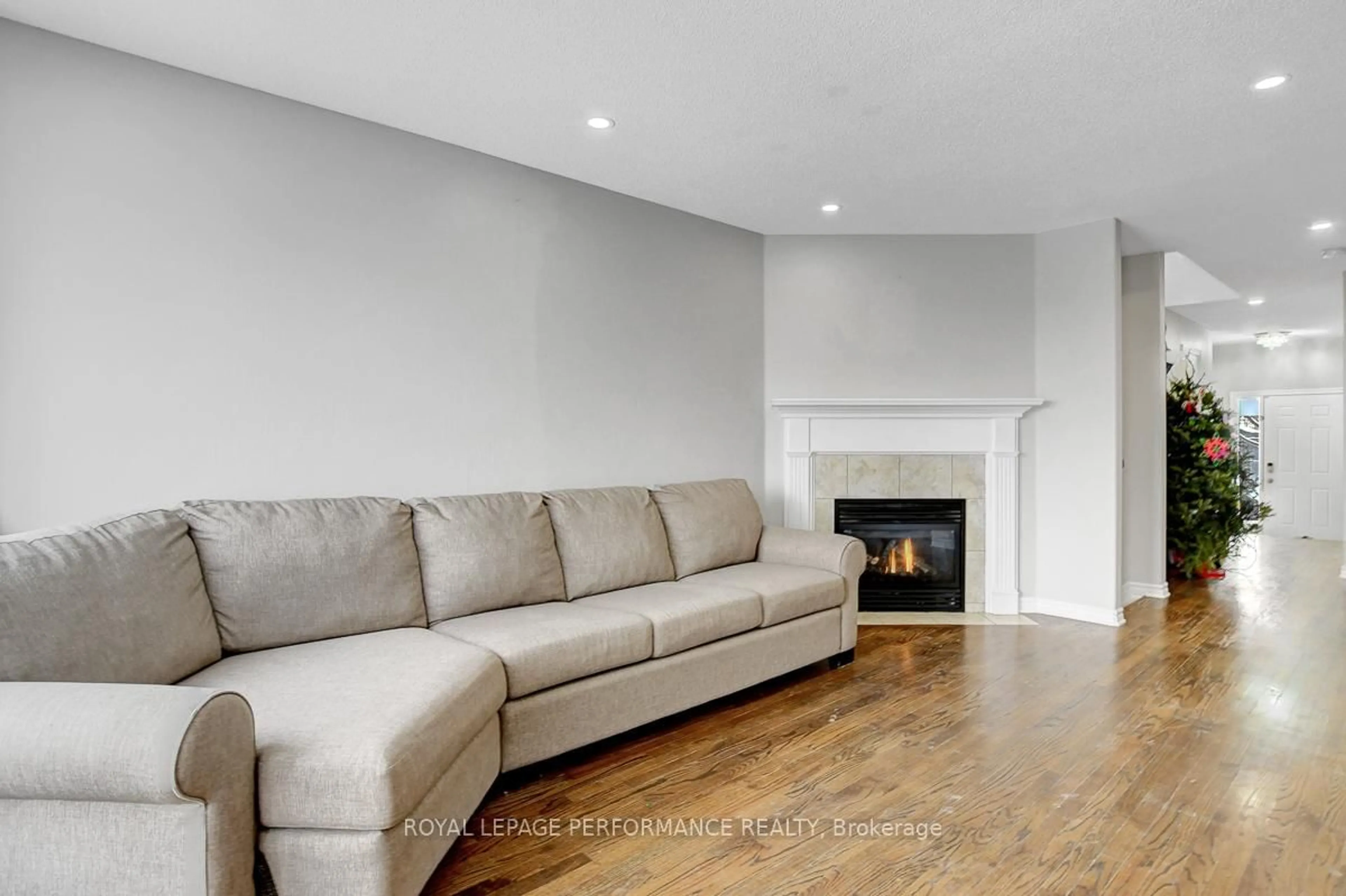 Living room with furniture, unknown for 156 Talltree Cres, Ottawa Ontario K2S 0B1