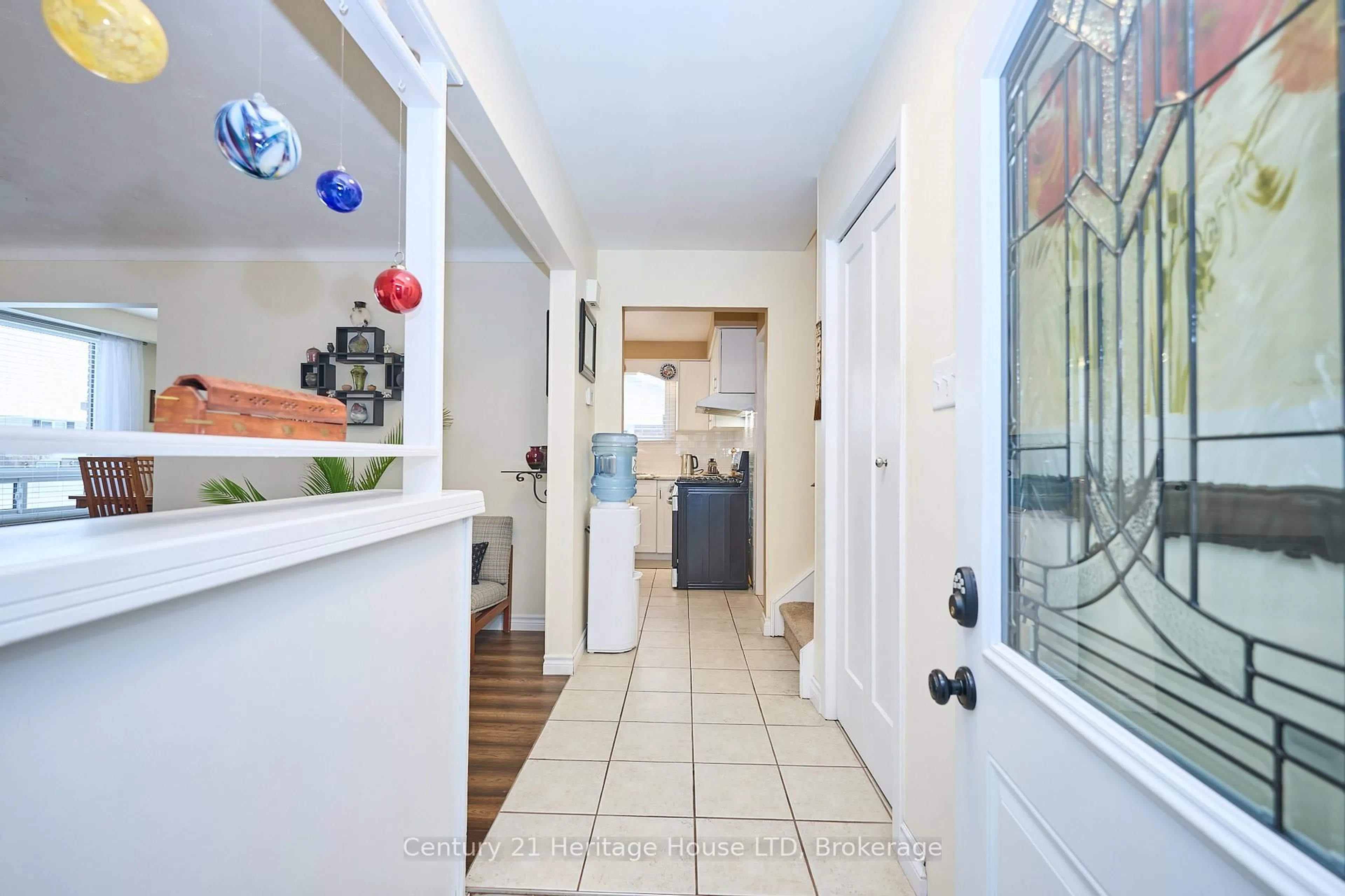 Indoor entryway for 3112 Ussher St, Niagara Falls Ontario L2G 6M2