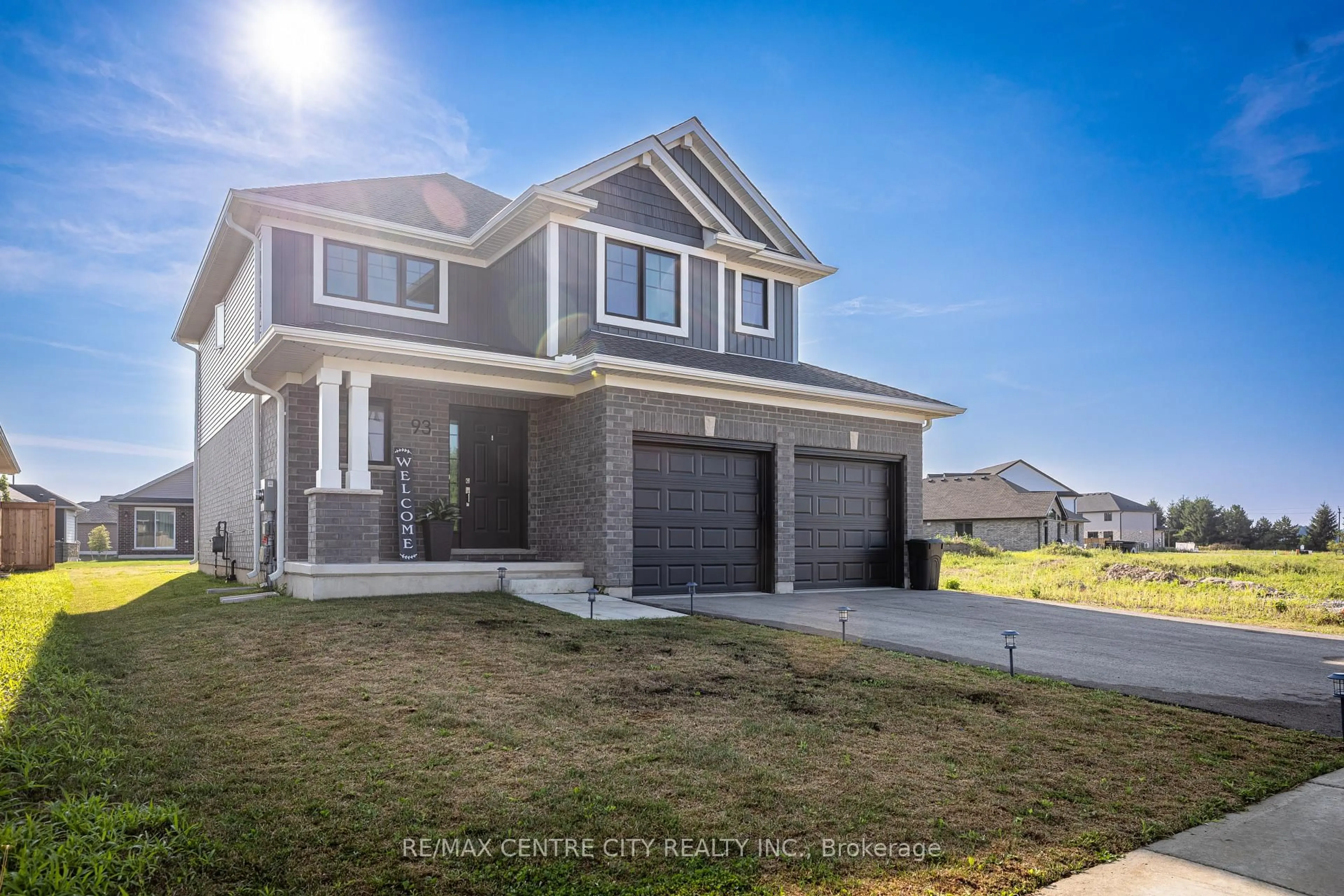 Home with vinyl exterior material, street for 93 Benjamin Pkwy, St. Thomas Ontario N5R 0M4