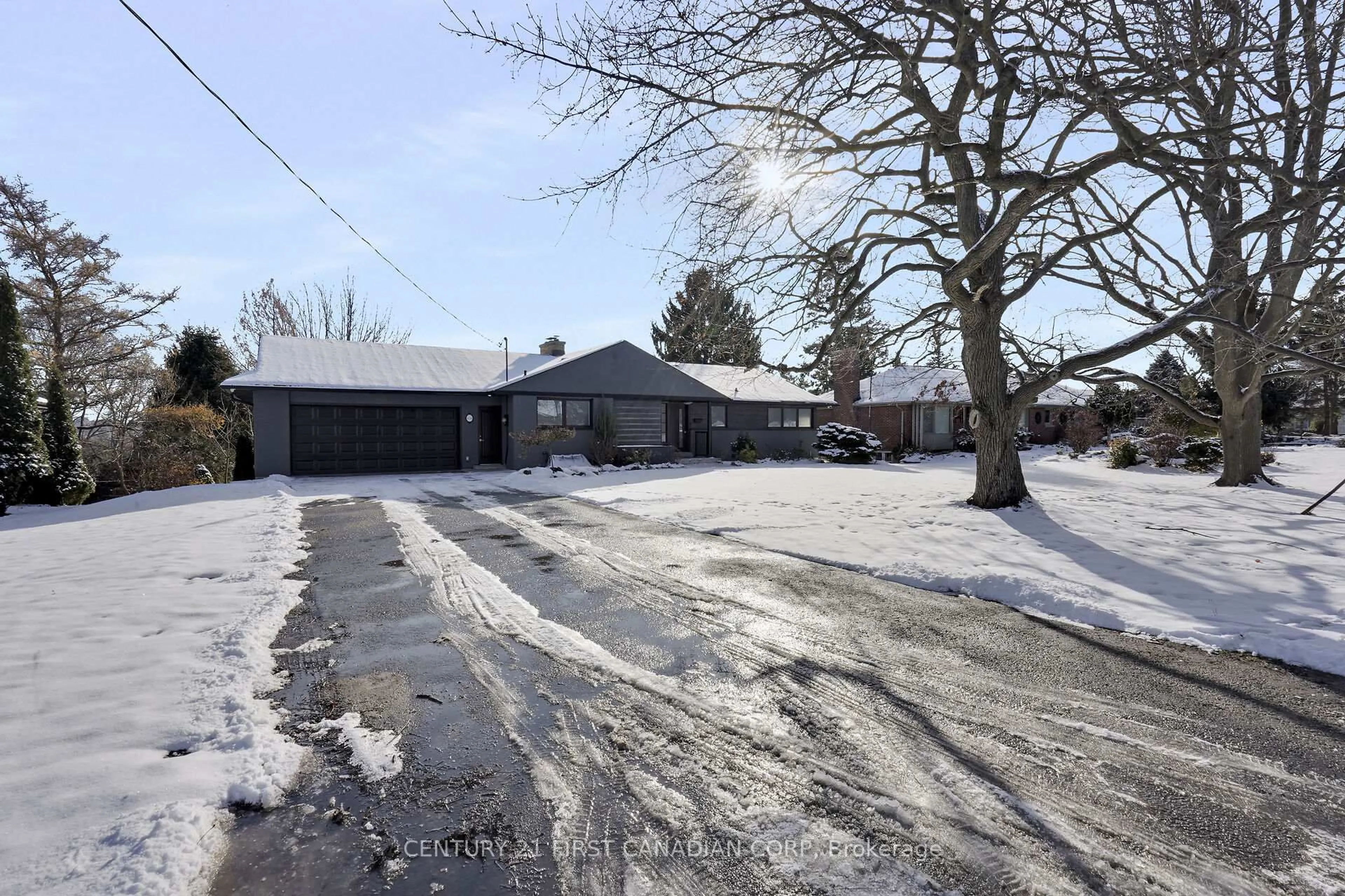 A pic from outside/outdoor area/front of a property/back of a property/a pic from drone, street for 878 Riverside Dr, London North Ontario N6H 2T3