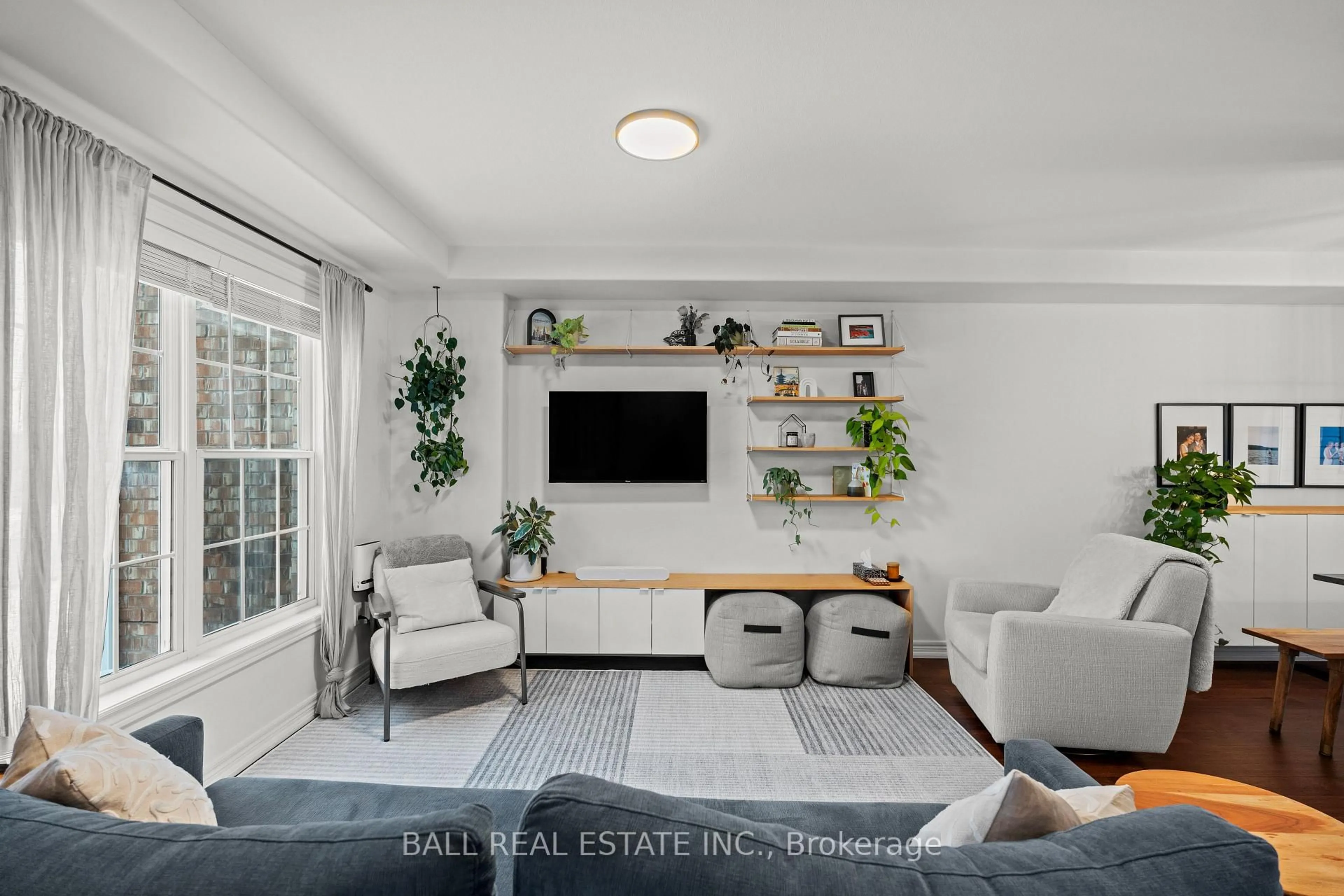 Living room with furniture, unknown for 800 Broadway Blvd, Peterborough Ontario K9H 0H7