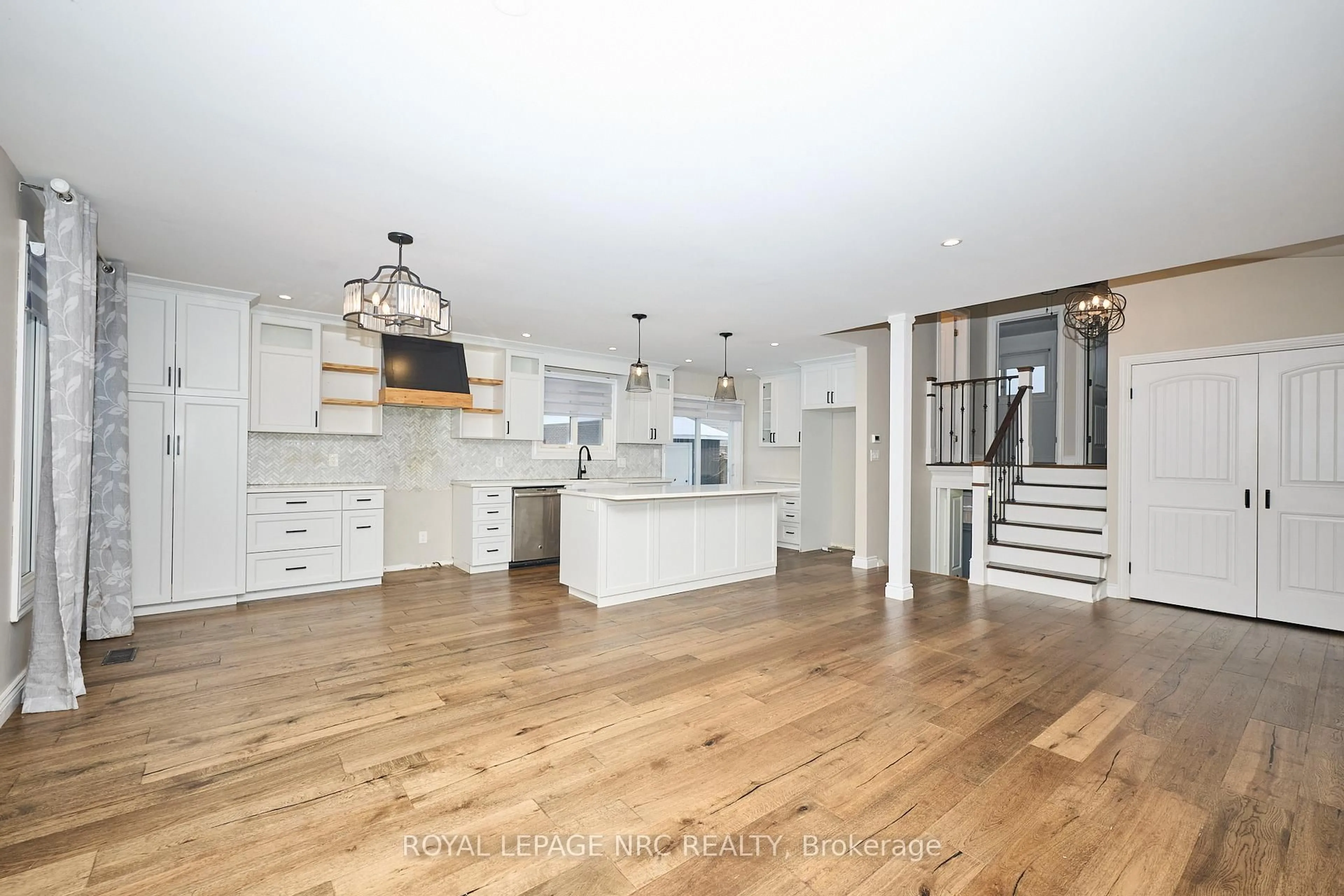 Open concept kitchen, unknown for 6796 Stokes St, Niagara Falls Ontario L2G 2H1