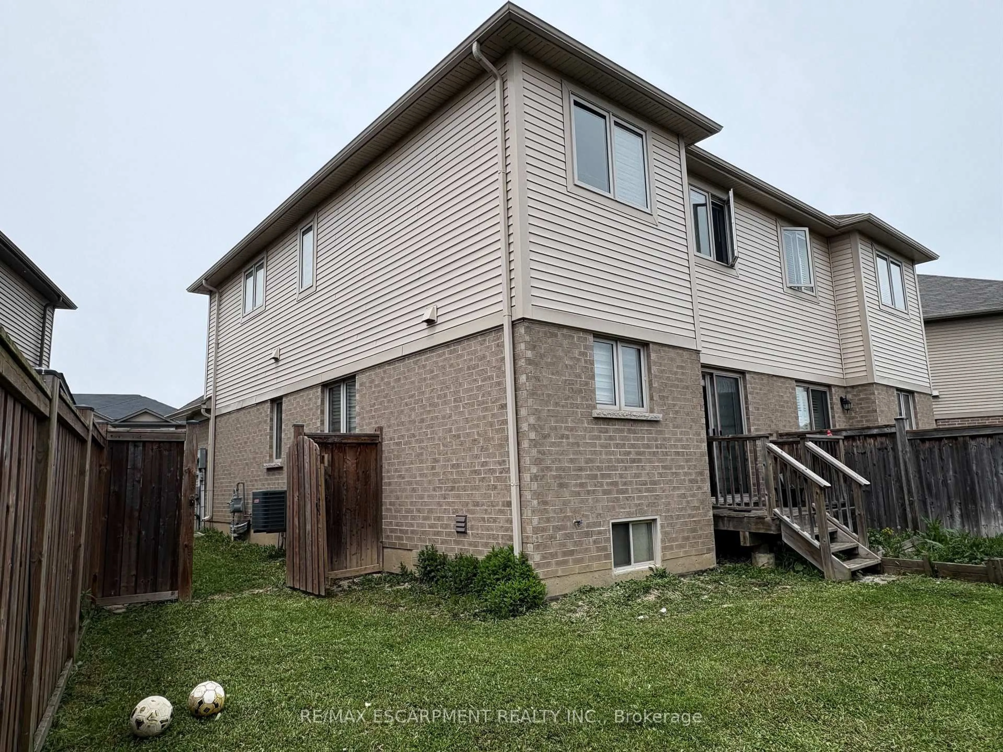 Unknown for 136 Westbank Tr, Hamilton Ontario L8J 1R5