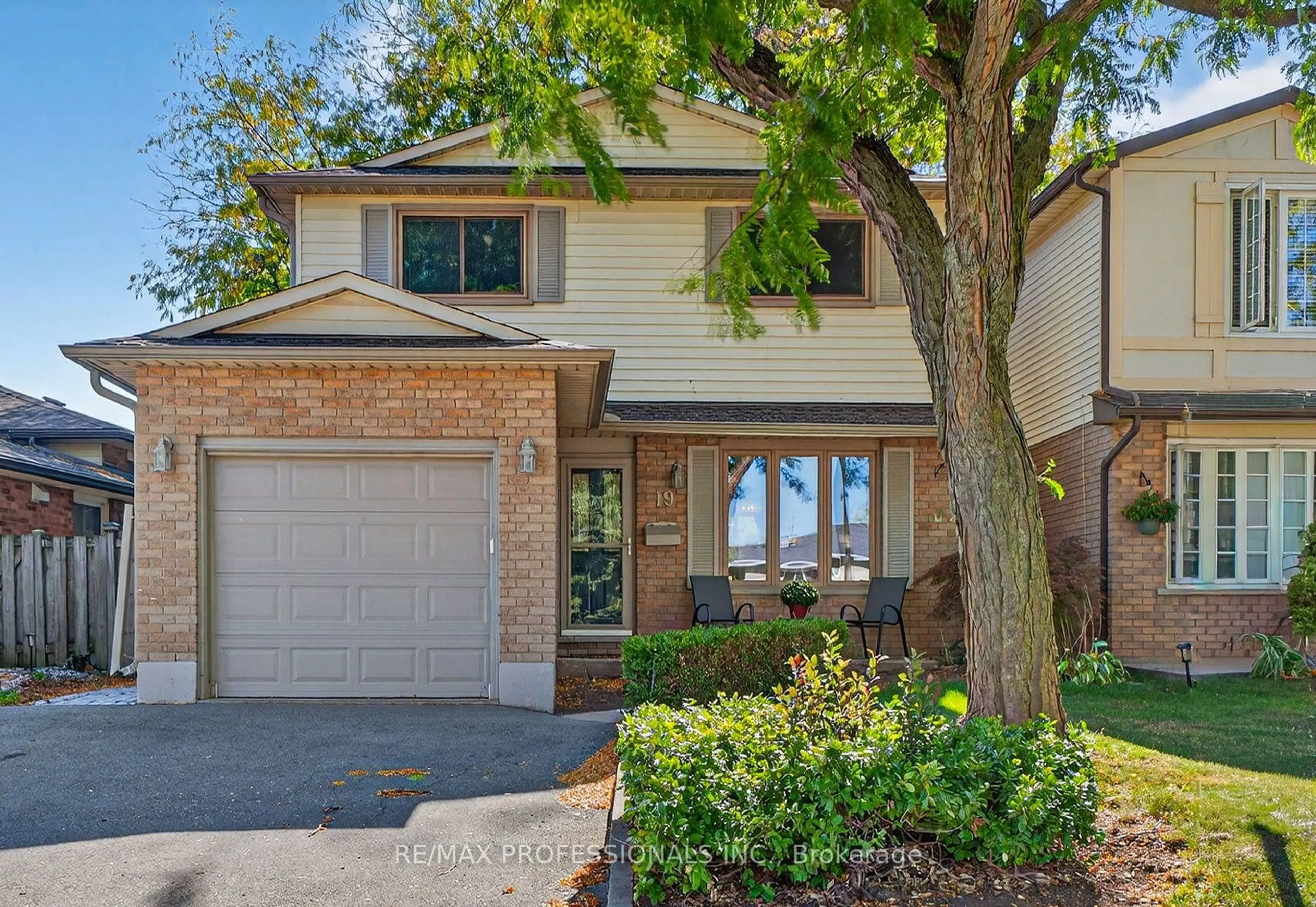 Home with brick exterior material, street for 19 Salina Pl, Hamilton Ontario L8G 4L4