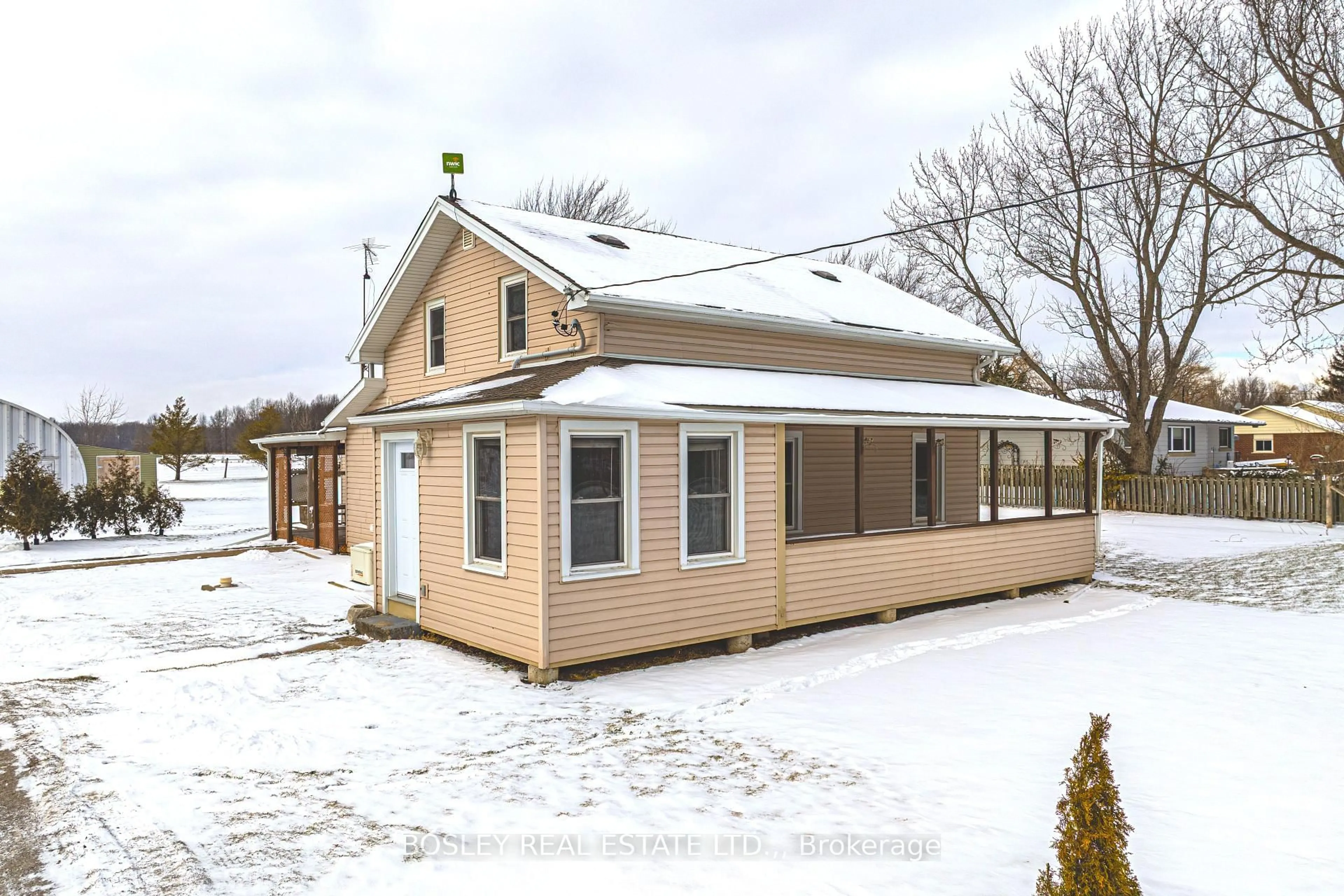 Home with vinyl exterior material, building for 10875 Sodom Rd, Niagara Falls Ontario L2G 0T7