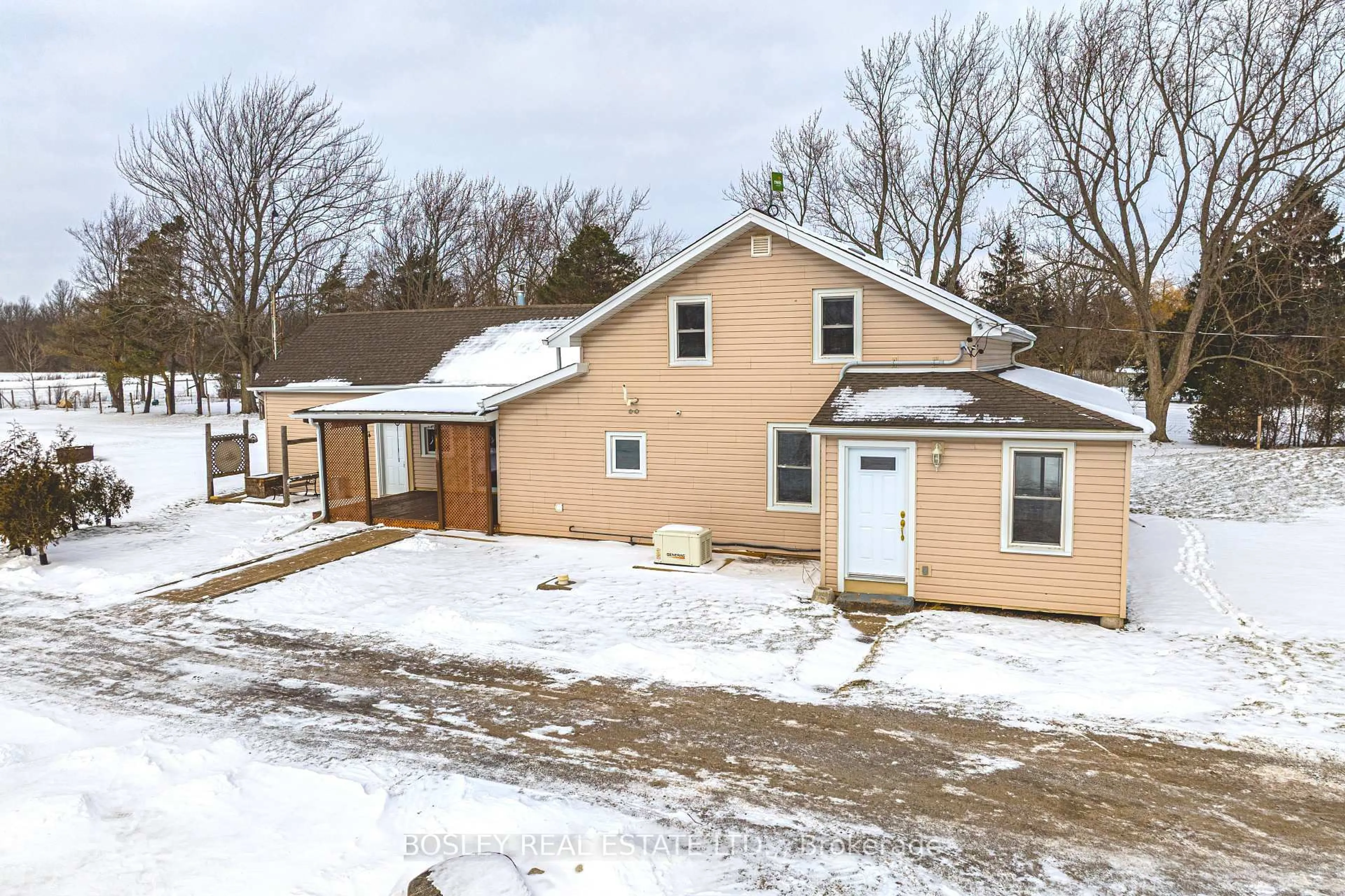 A pic from outside/outdoor area/front of a property/back of a property/a pic from drone, street for 10875 Sodom Rd, Niagara Falls Ontario L2G 0T7