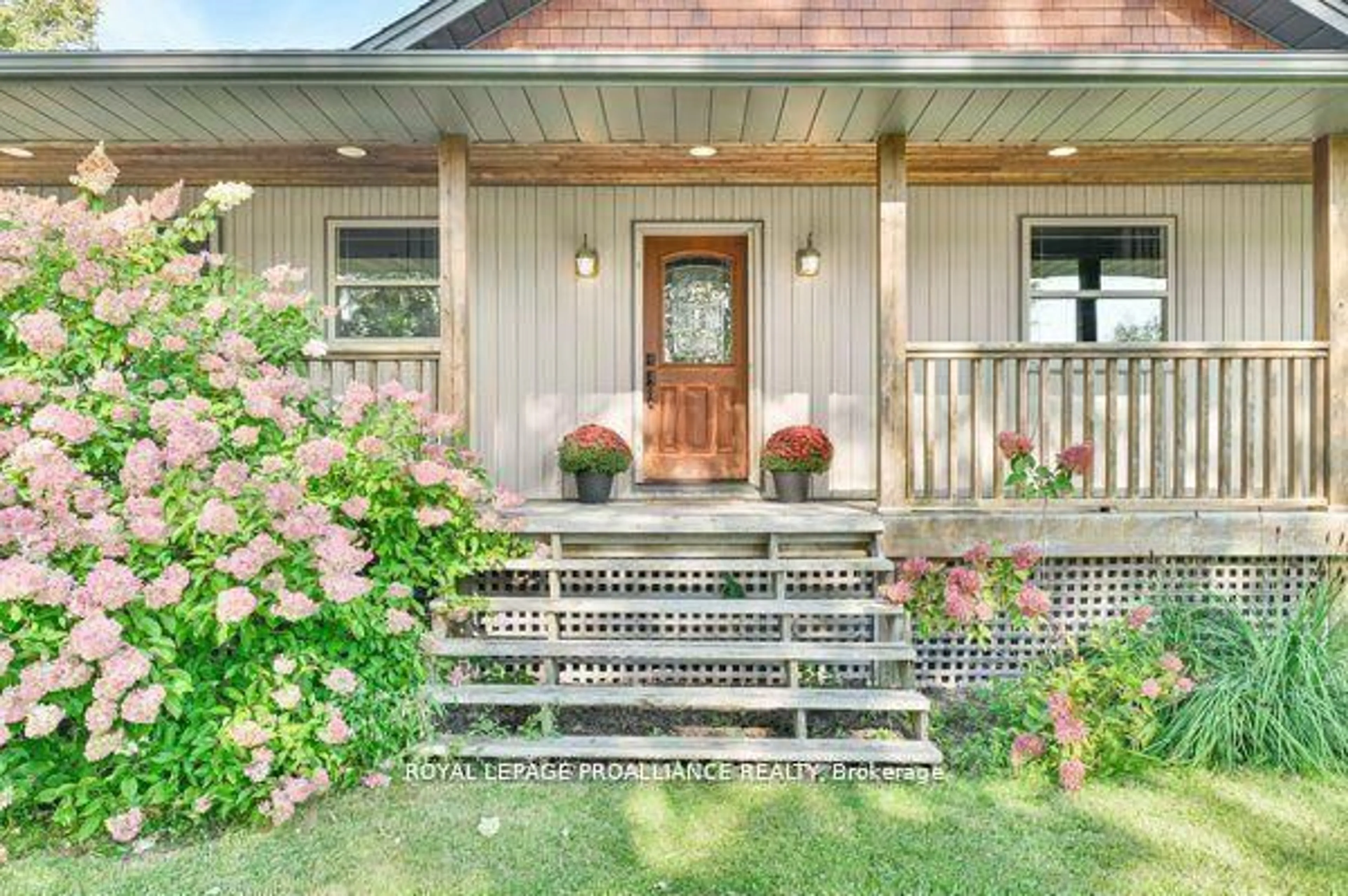 Indoor entryway for 217 Scriver Rd, Brighton Ontario K0K 1H0