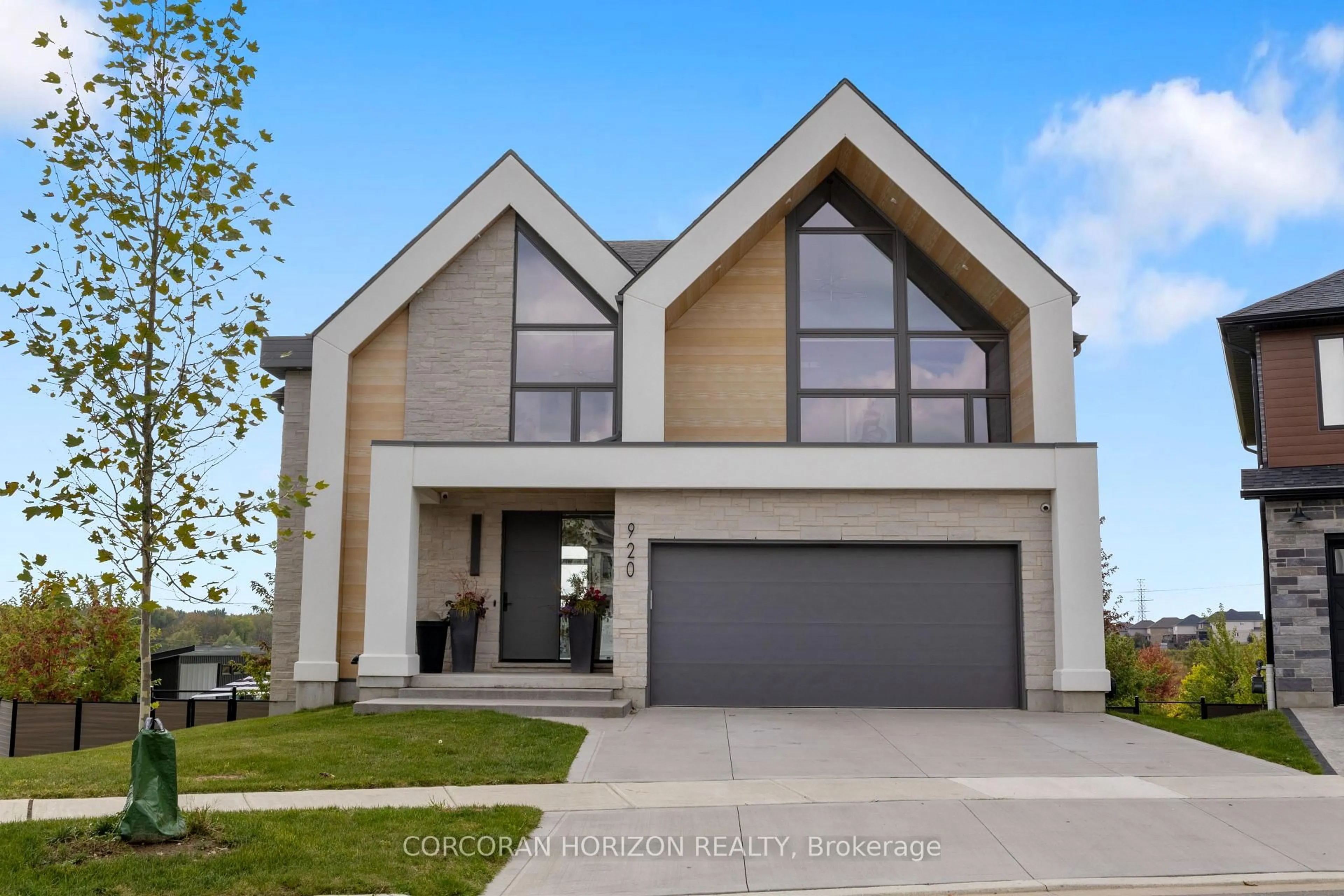 Home with vinyl exterior material, street for 920 Thomas Pedder Crt, Kitchener Ontario N2P 0C2