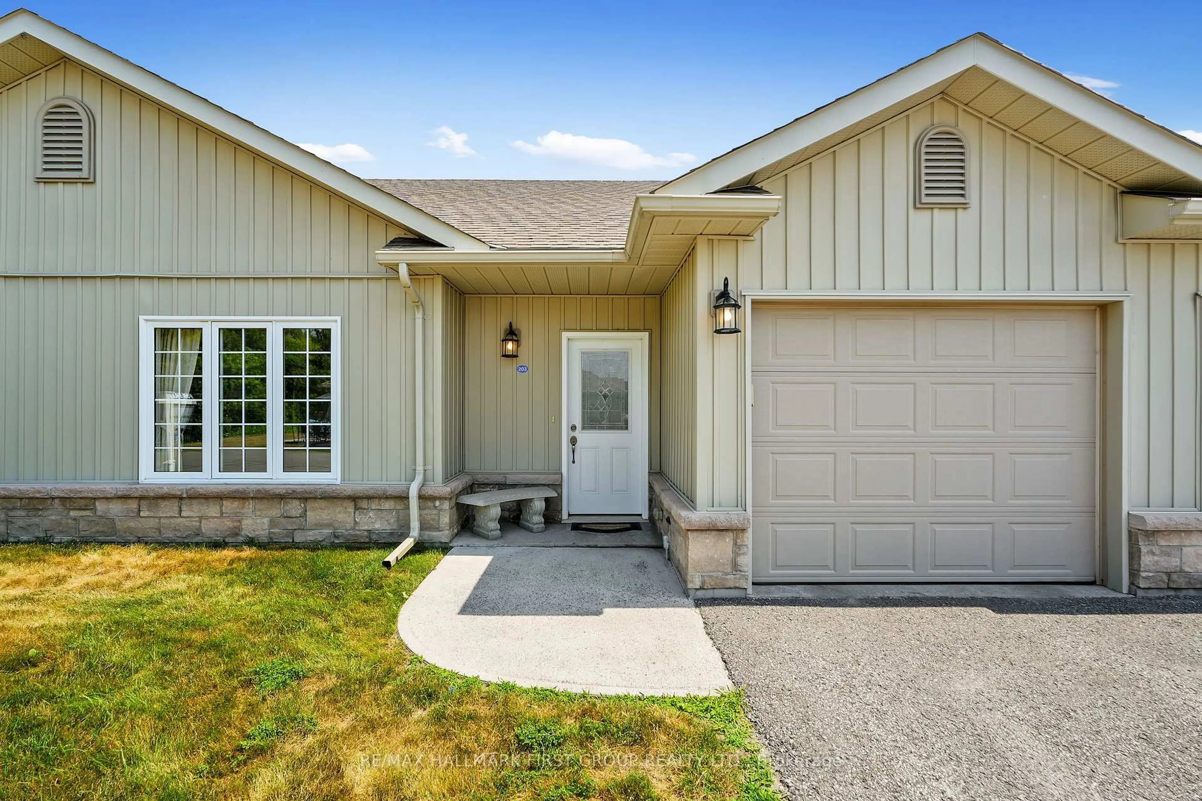 Home with vinyl exterior material, street for 17 George Crt #203, Cramahe Ontario K0K 1S0